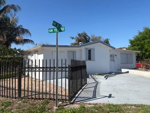 2993 Nw 191st Ter, Miami Gardens, Florida 33056, Miami Gardens, Florida 33056, 3 Bedrooms Bedrooms, ,2 BathroomsBathrooms,Residential Lease,For Rent,2993 Nw 191st Ter, Miami Gardens, Florida 33056,A11953934