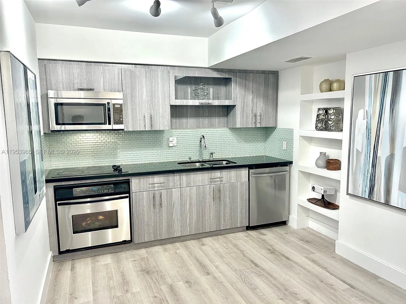1075 93rd St 106, Bay Harbor Islands, Florida 3315, Bay Harbor Islands, Florida 33154, 2 Bedrooms Bedrooms, ,1 BathroomBathrooms,Residential,For Sale,1075 93rd St 106, Bay Harbor Islands, Florida 3315,A11953965