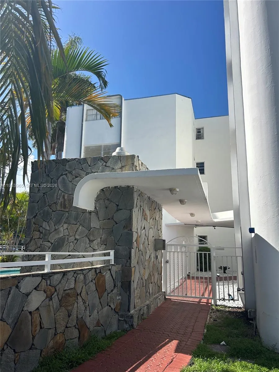 1075 93rd St 106, Bay Harbor Islands, Florida 3315, Bay Harbor Islands, Florida 33154, 2 Bedrooms Bedrooms, ,1 BathroomBathrooms,Residential,For Sale,1075 93rd St 106, Bay Harbor Islands, Florida 3315,A11953965