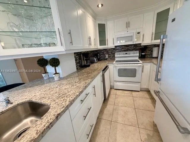 220 Kings Point Dr 501, Sunny Isles Beach, Florida, Sunny Isles Beach, Florida 33160, 2 Bedrooms Bedrooms, ,1 BathroomBathrooms,Residential Lease,For Rent,220 Kings Point Dr 501, Sunny Isles Beach, Florida,A11953997