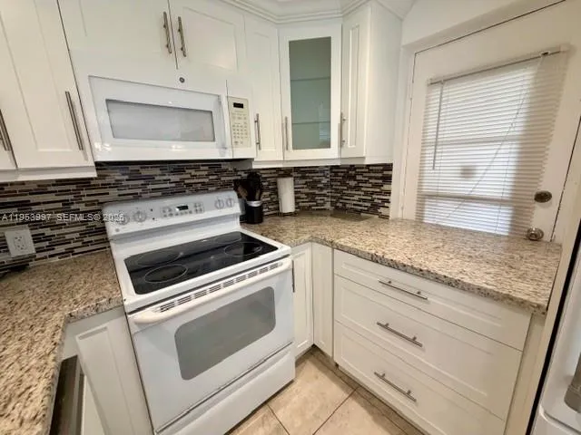 220 Kings Point Dr 501, Sunny Isles Beach, Florida, Sunny Isles Beach, Florida 33160, 2 Bedrooms Bedrooms, ,1 BathroomBathrooms,Residential Lease,For Rent,220 Kings Point Dr 501, Sunny Isles Beach, Florida,A11953997