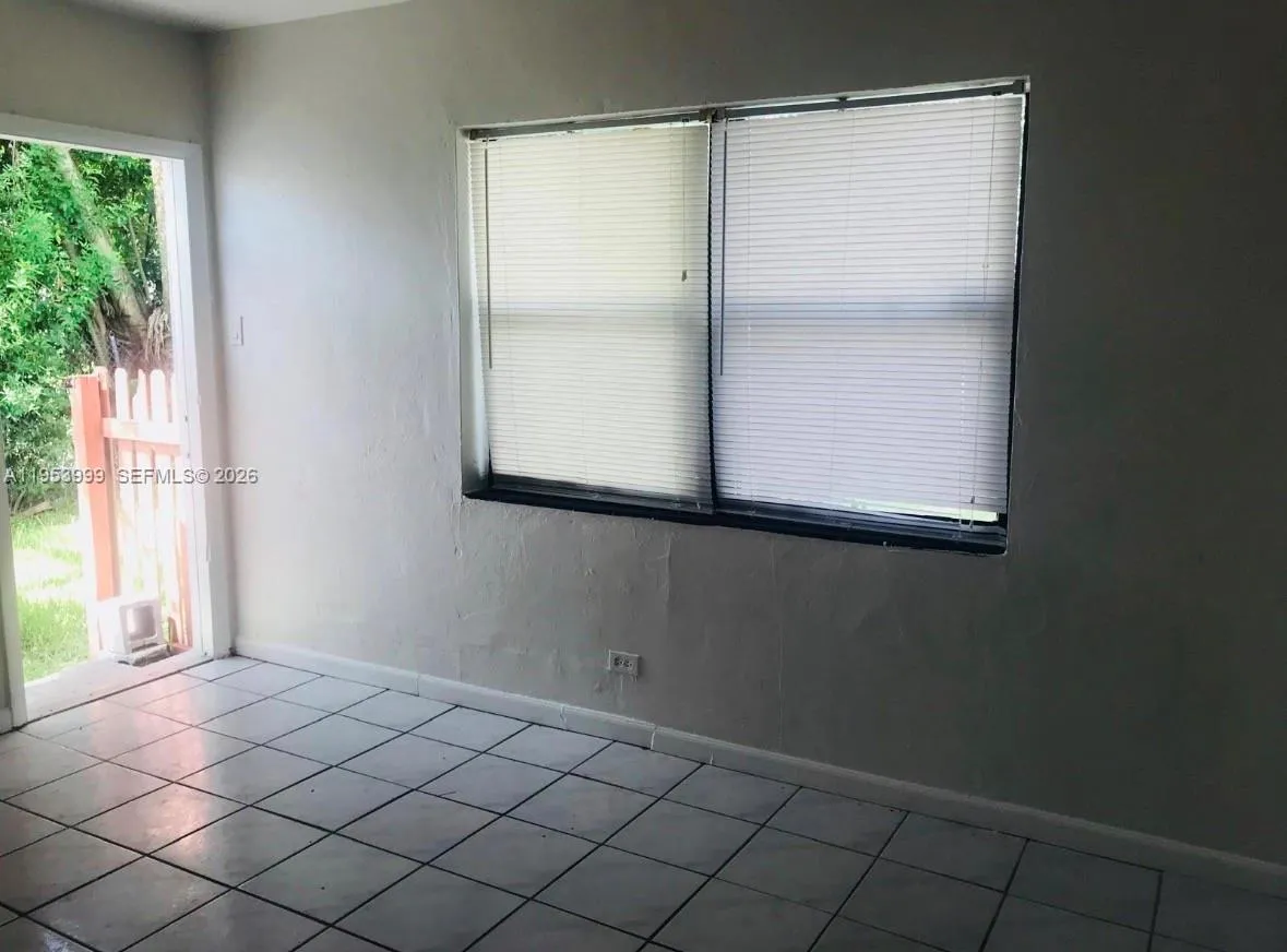 4548 Sw 33rd Ave Efficency, Dania Beach, Florida 3, Dania Beach, Florida 33312, ,1 BathroomBathrooms,Residential Lease,For Rent,4548 Sw 33rd Ave Efficency, Dania Beach, Florida 3,A11953999