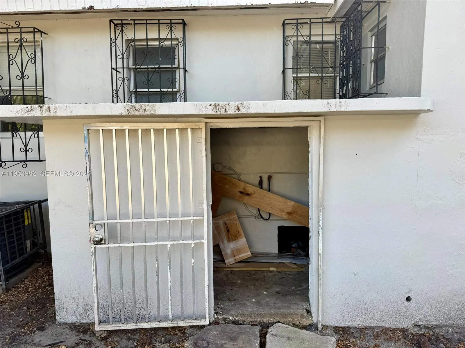 Washer and dryer, and crawl space