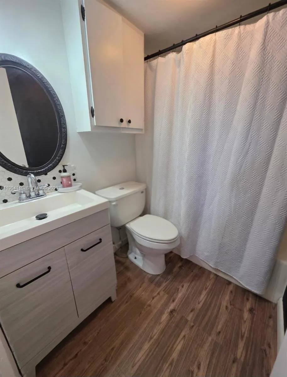 Guest Bathroom\r\n
