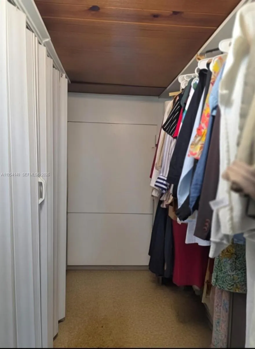 Primary Walk in Closet\n