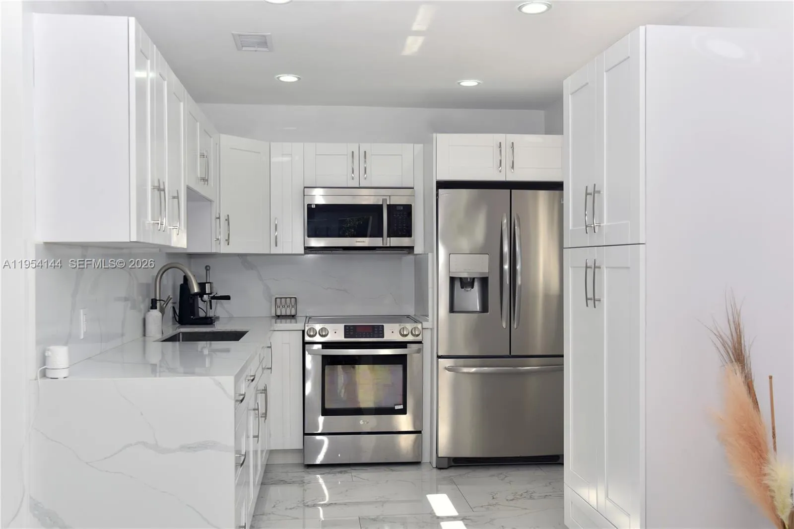 19651 Sw 168th St, Miami, Florida 33187, Miami, Florida 33187, 3 Bedrooms Bedrooms, ,3 BathroomsBathrooms,Residential,For Sale,19651 Sw 168th St, Miami, Florida 33187,A11954144