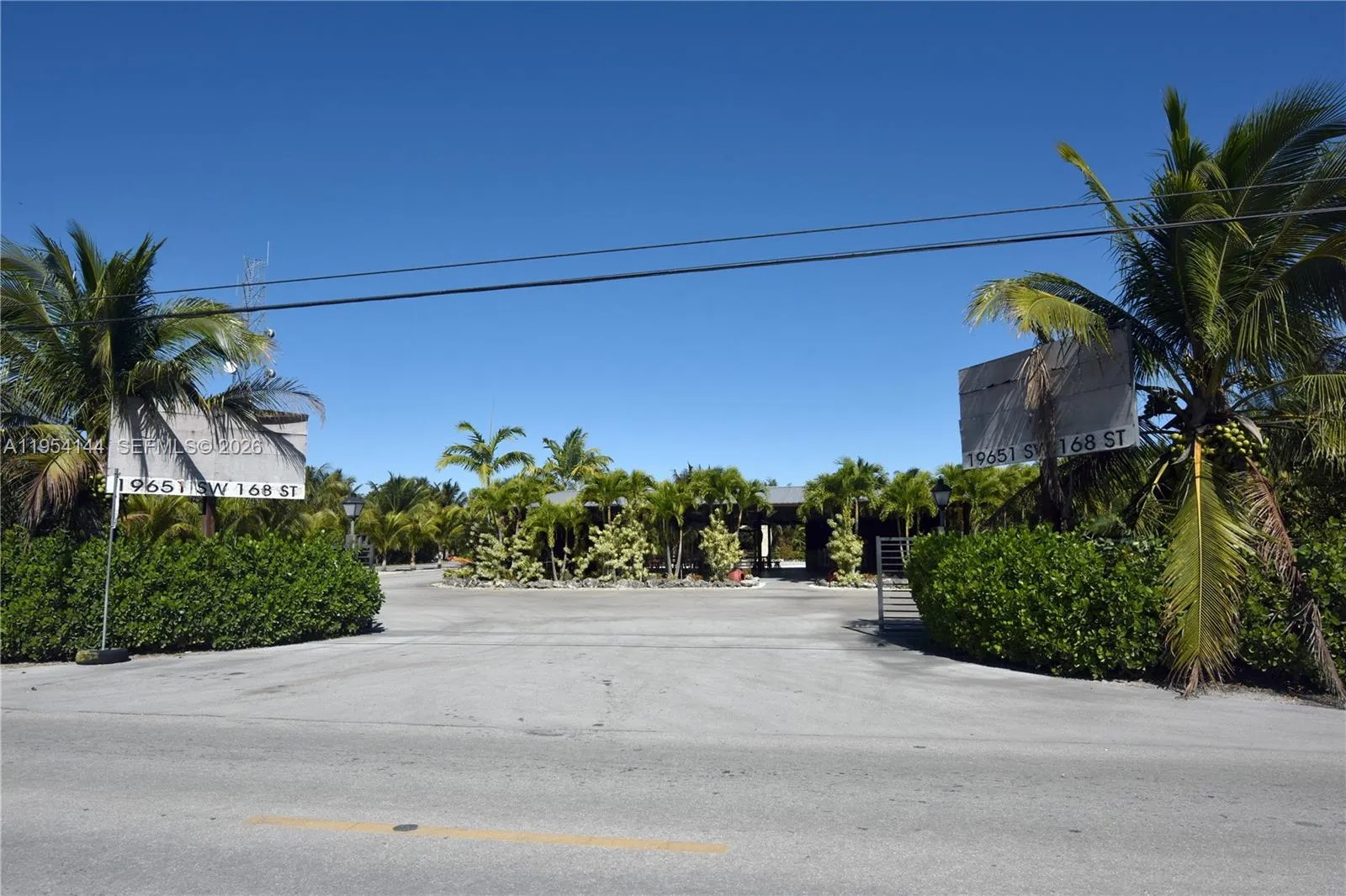 19651 Sw 168th St, Miami, Florida 33187, Miami, Florida 33187, 3 Bedrooms Bedrooms, ,3 BathroomsBathrooms,Residential,For Sale,19651 Sw 168th St, Miami, Florida 33187,A11954144