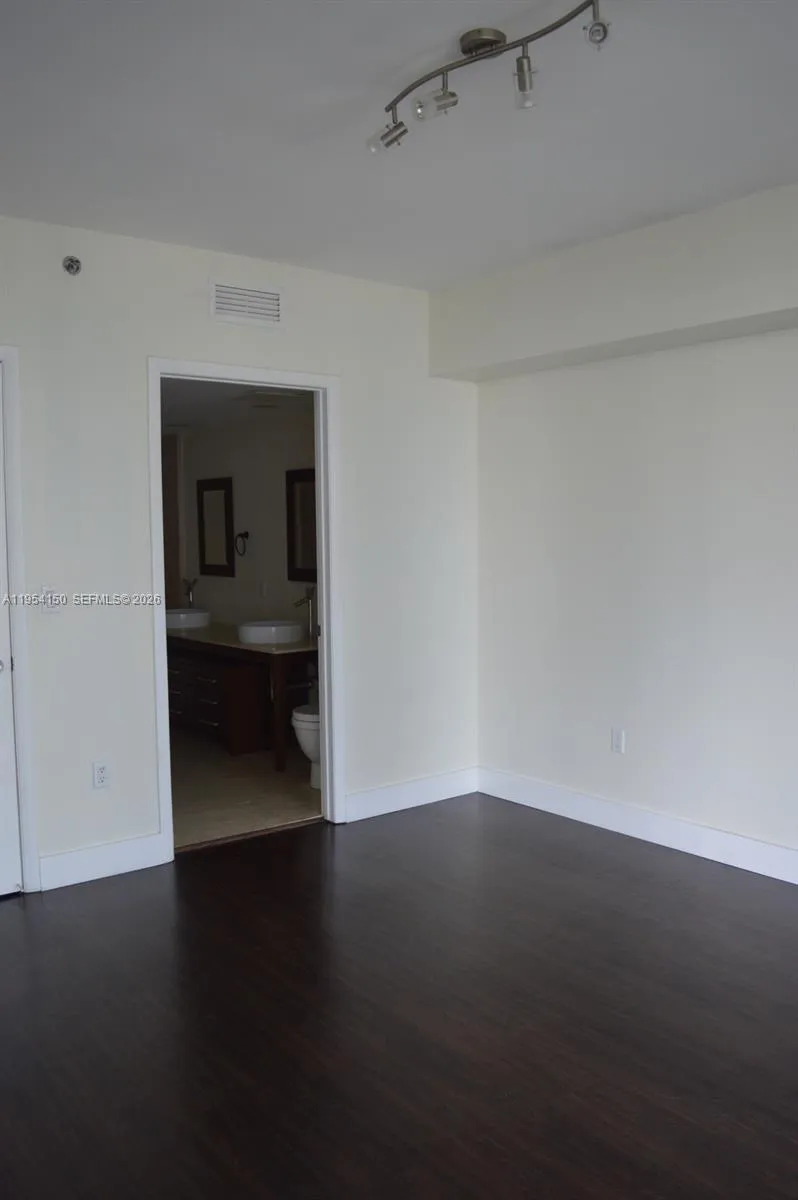 475 Brickell Ave 1814, Miami, Florida 33131, Miami, Florida 33131, 1 Bedroom Bedrooms, ,1 BathroomBathrooms,Residential,For Sale,475 Brickell Ave 1814, Miami, Florida 33131,A11954150