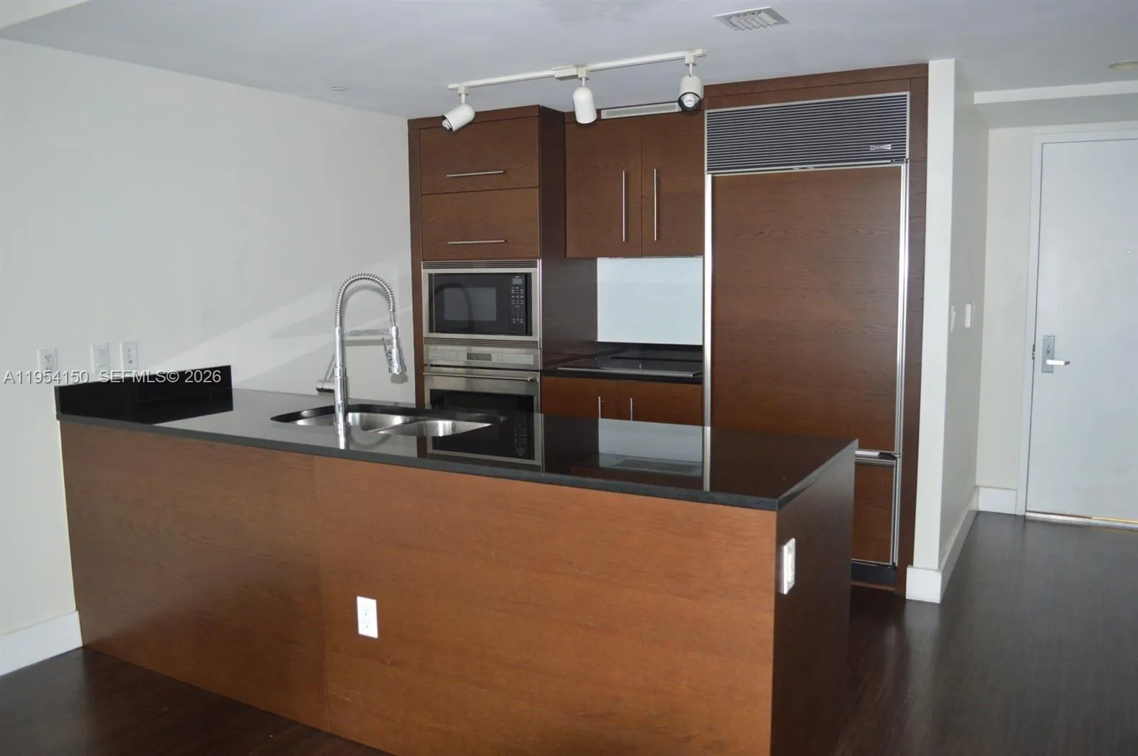 475 Brickell Ave 1814, Miami, Florida 33131, Miami, Florida 33131, 1 Bedroom Bedrooms, ,1 BathroomBathrooms,Residential,For Sale,475 Brickell Ave 1814, Miami, Florida 33131,A11954150