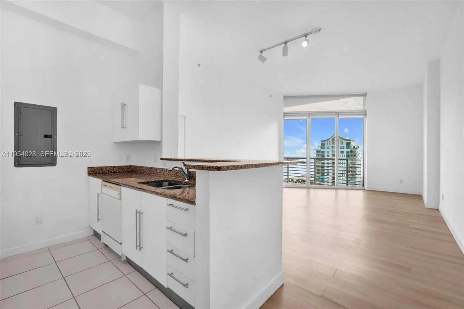 325 S Biscayne Blvd Lph 17, Miami, Florida 33131, Miami, Florida 33131, 1 Bedroom Bedrooms, ,1 BathroomBathrooms,Residential,For Sale,325 S Biscayne Blvd Lph 17, Miami, Florida 33131,A11954028