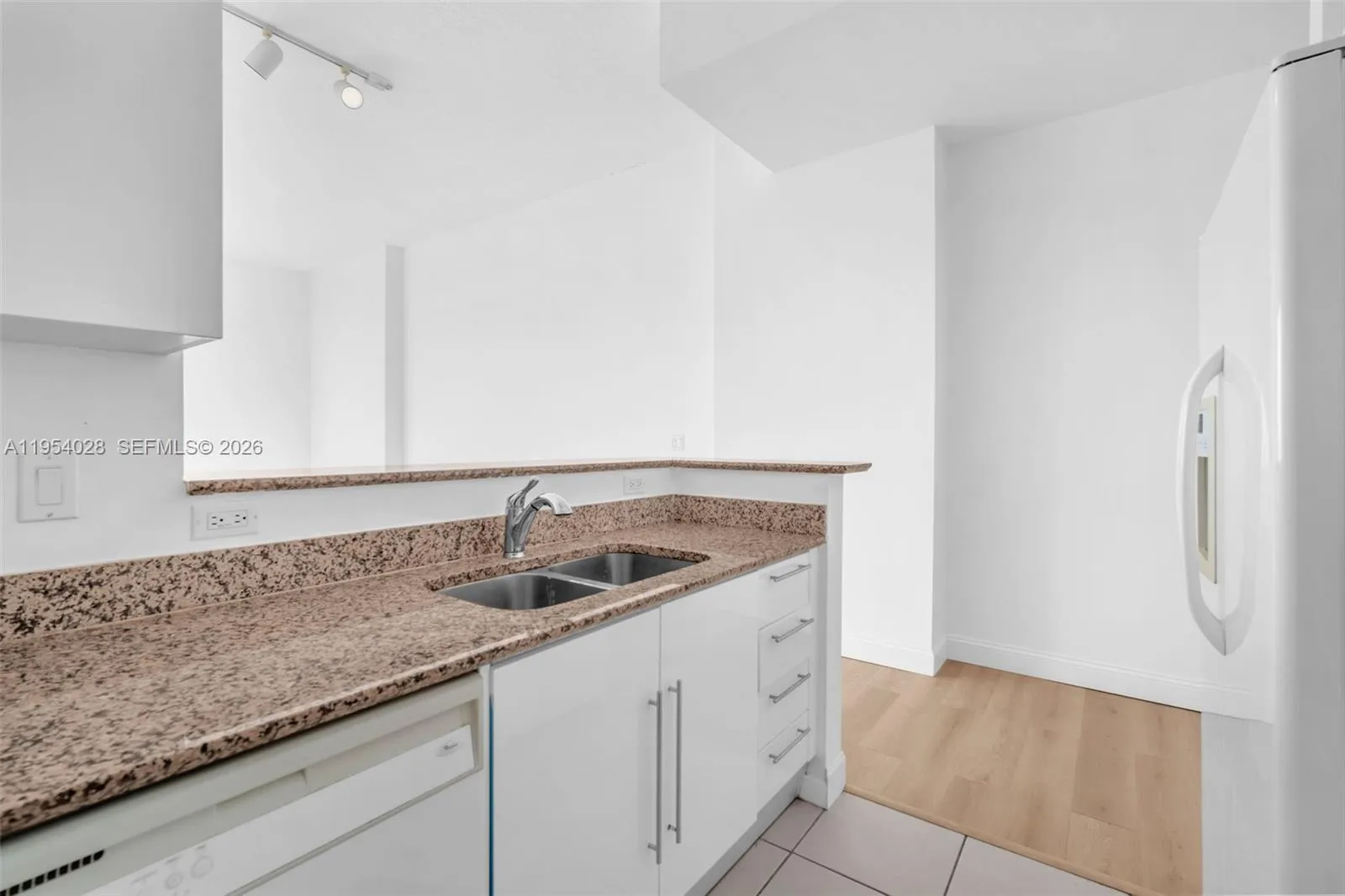 325 S Biscayne Blvd Lph 17, Miami, Florida 33131, Miami, Florida 33131, 1 Bedroom Bedrooms, ,1 BathroomBathrooms,Residential,For Sale,325 S Biscayne Blvd Lph 17, Miami, Florida 33131,A11954028