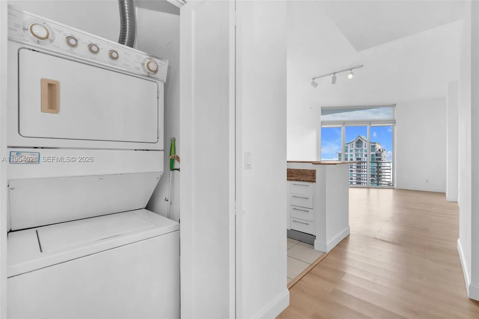 325 S Biscayne Blvd Lph 17, Miami, Florida 33131, Miami, Florida 33131, 1 Bedroom Bedrooms, ,1 BathroomBathrooms,Residential,For Sale,325 S Biscayne Blvd Lph 17, Miami, Florida 33131,A11954028