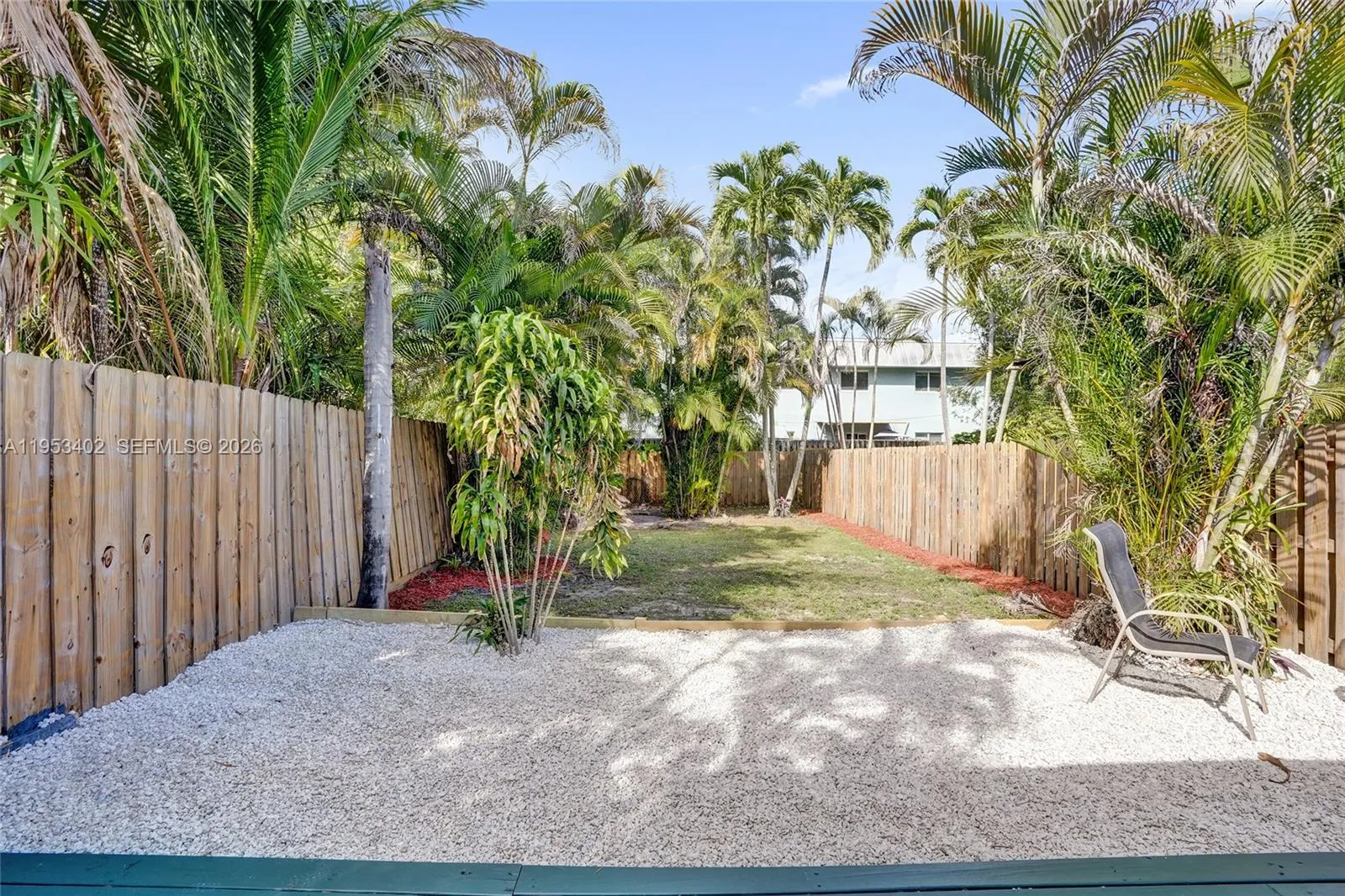 (1427) #2  -Private enclosed yard, NEW mulch