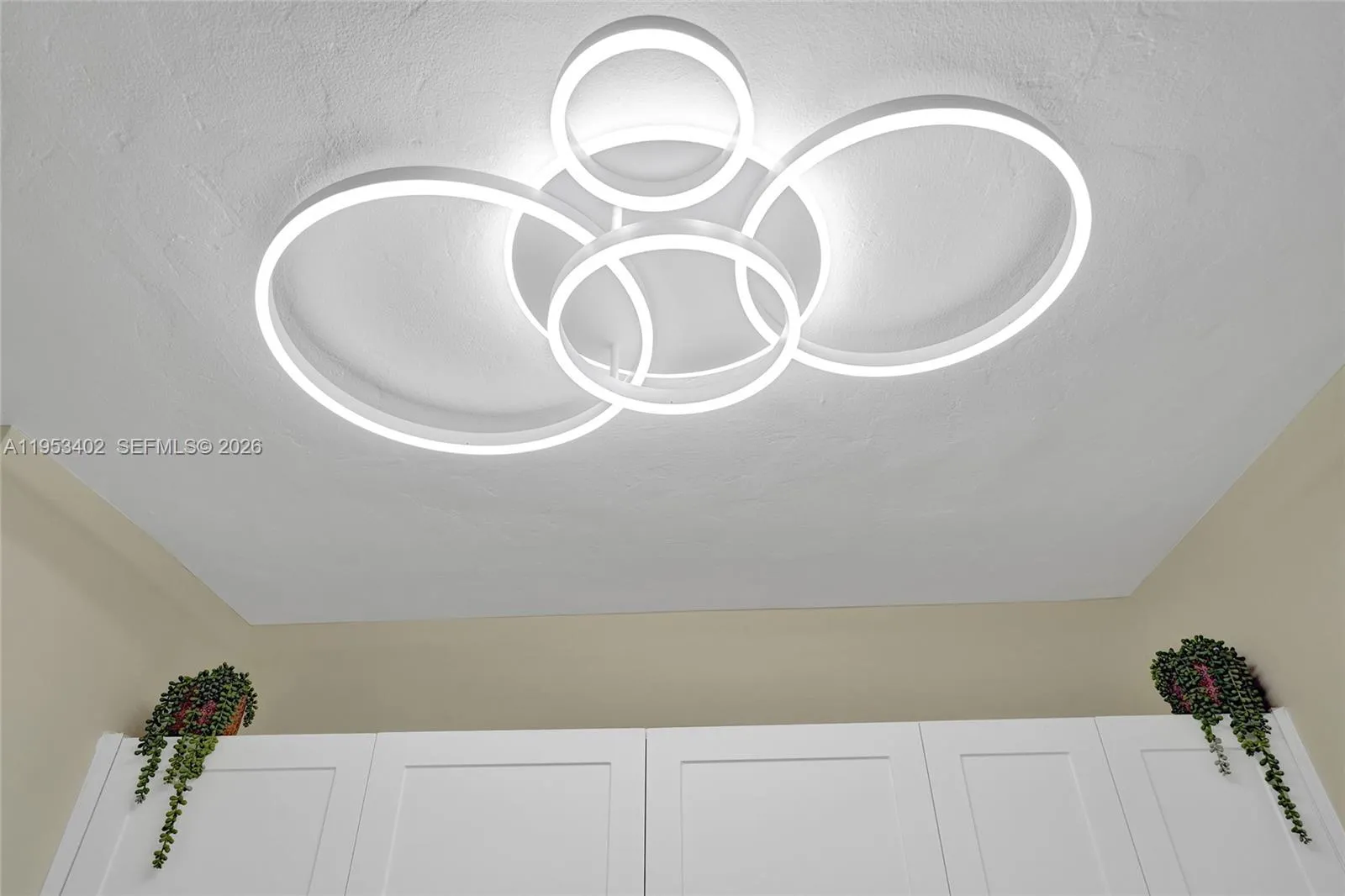 (1429) #2  -NEW LED lights throughout