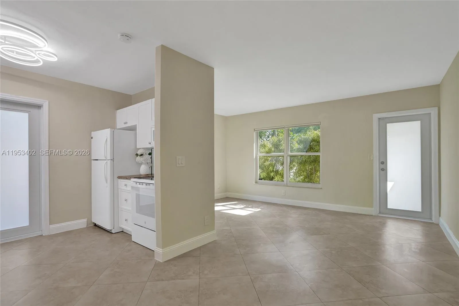 (1429) #2 Open and ample natural light