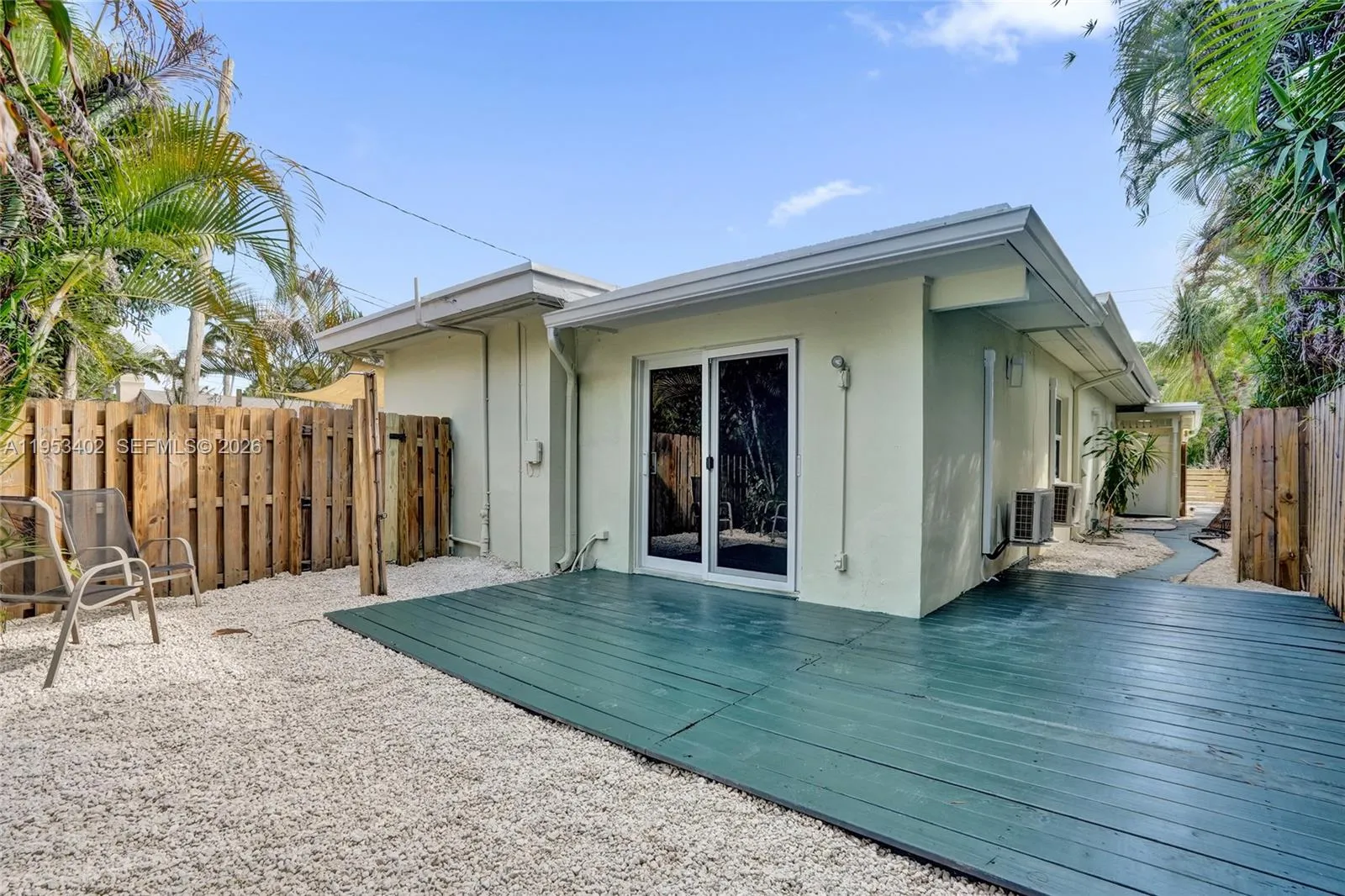 (1427) #2  -Private enclosed yard