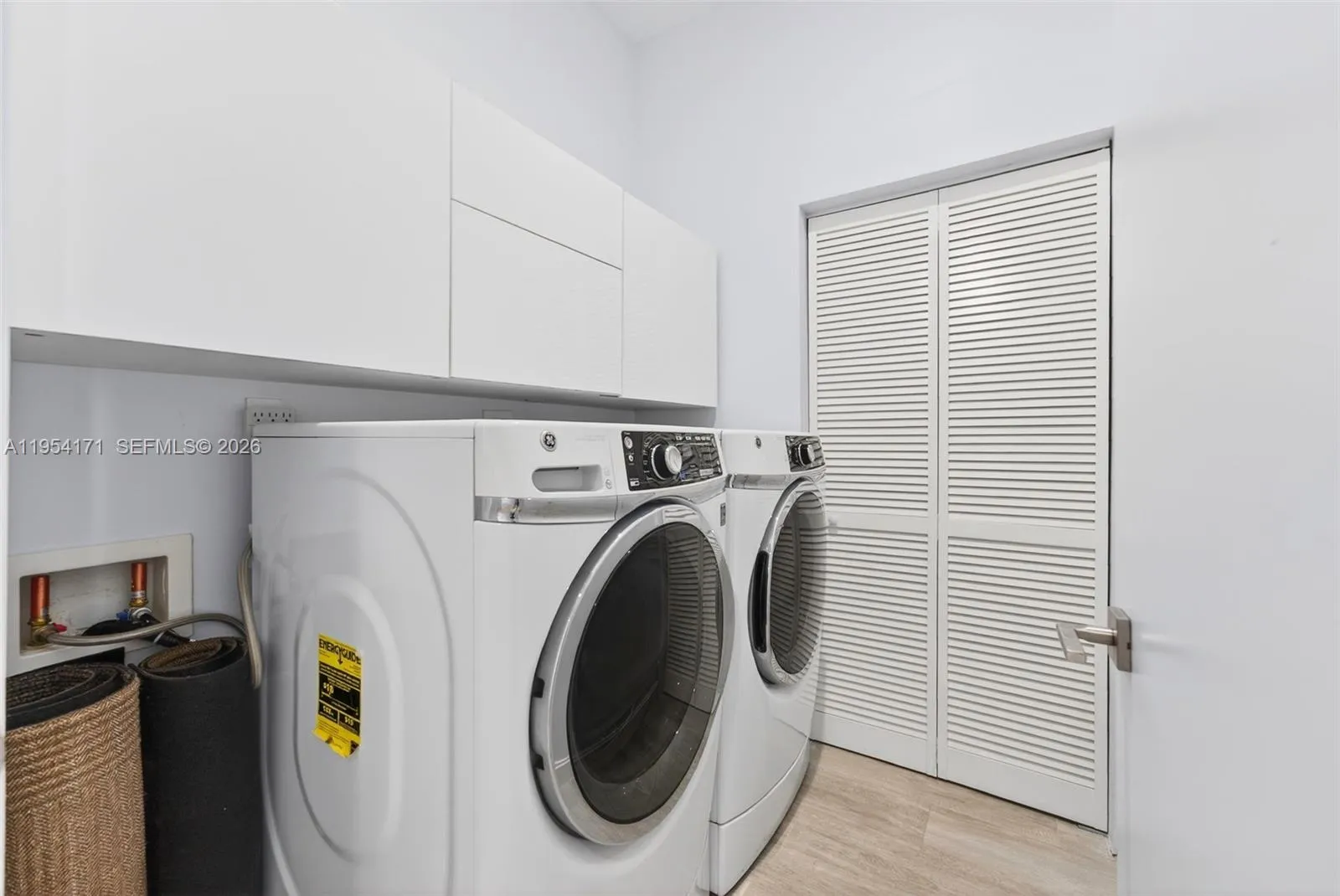 Full size non-stacked Heavy Duty Extra Large Capacity Washer and Dryer plus Storage