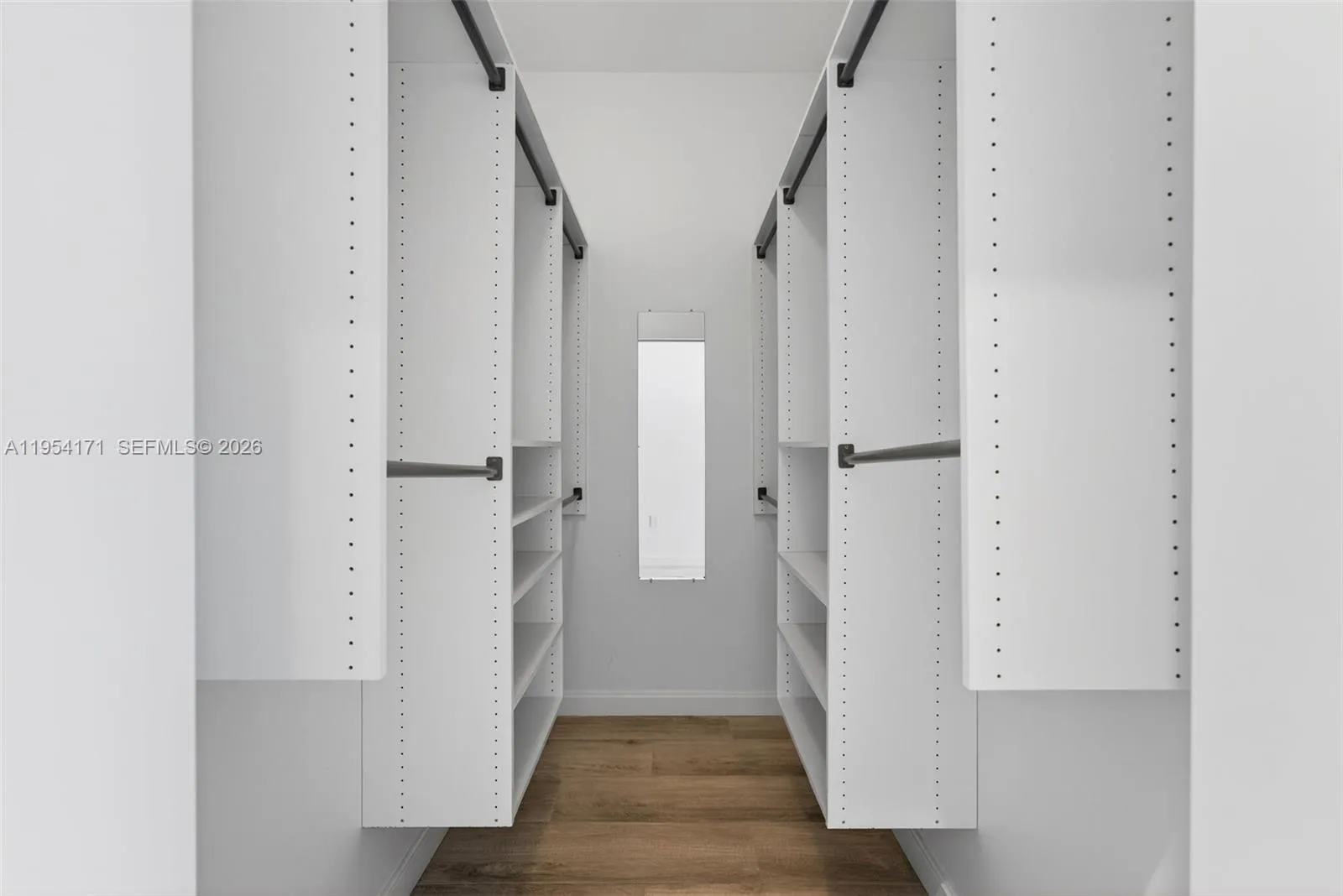 Secondary En-Suite Huge Walk-In Closet