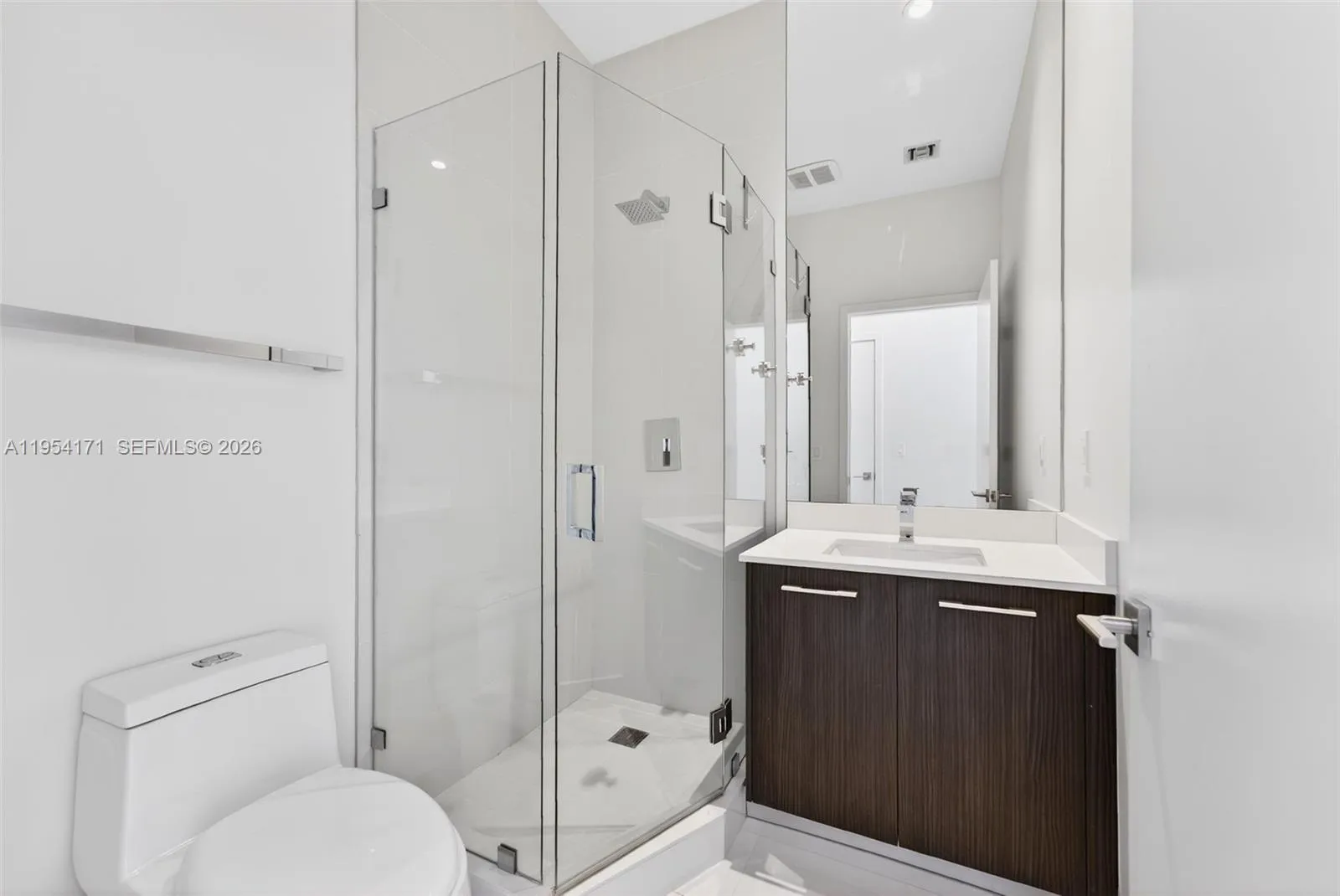 Secondary En-Suite Bath