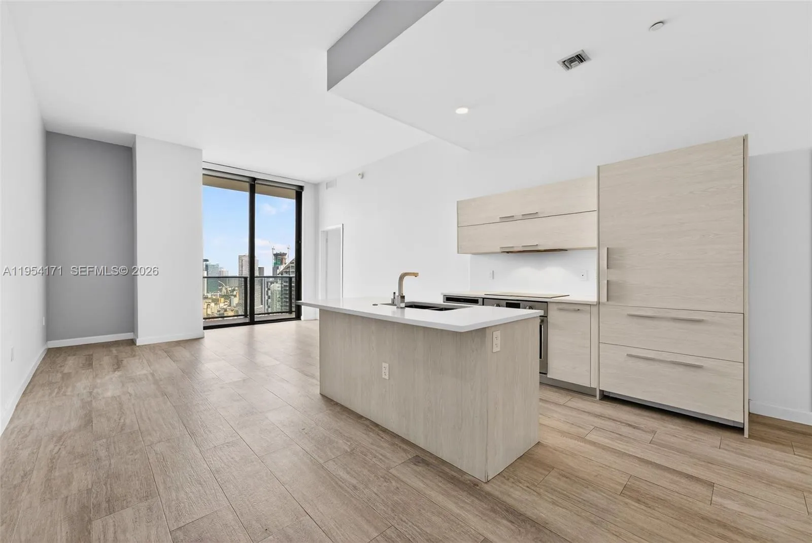45 Sw 9th St Lph-4609, Miami, Florida 33130, Miami, Florida 33130, 3 Bedrooms Bedrooms, ,3 BathroomsBathrooms,Residential Lease,For Rent,45 Sw 9th St Lph-4609, Miami, Florida 33130,A11954171