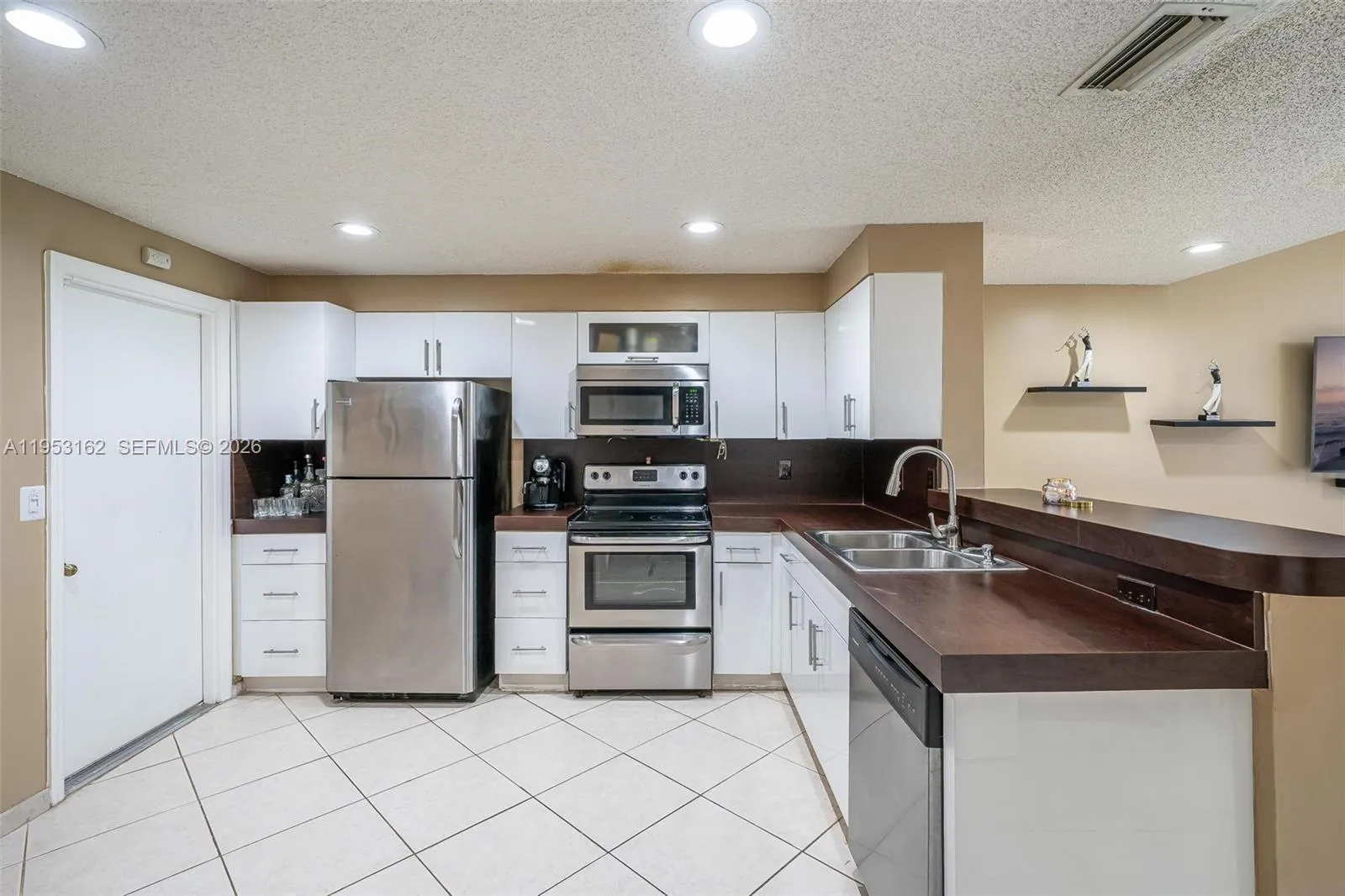 1528 Veracruz Ln 4-3, Weston, Florida 33327, Weston, Florida 33327, 2 Bedrooms Bedrooms, ,2 BathroomsBathrooms,Residential,For Sale,1528 Veracruz Ln 4-3, Weston, Florida 33327,A11953162
