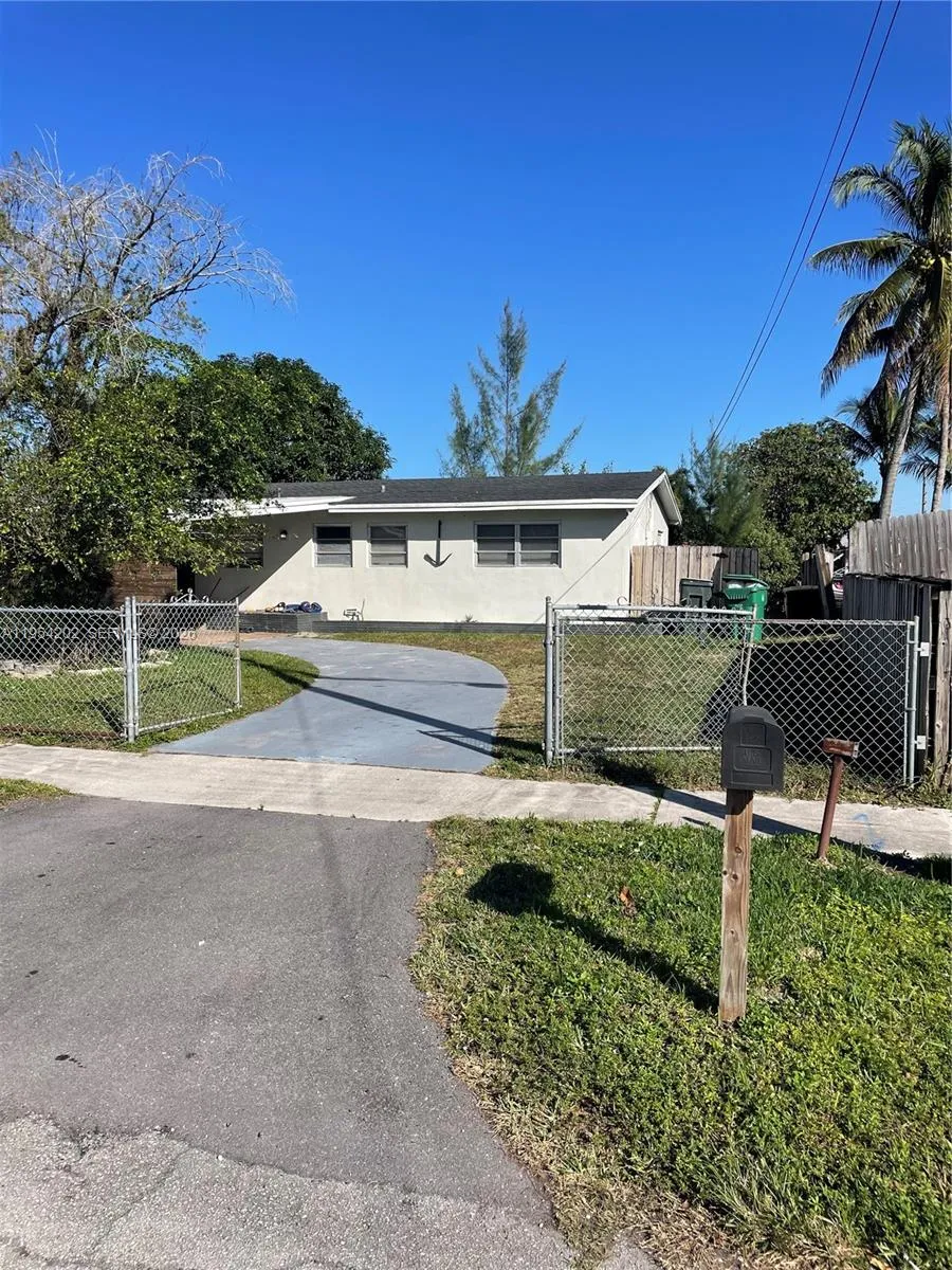 4740 Sw 43rd Ave, Dania Beach, Florida 33314, Dania Beach, Florida 33314, 3 Bedrooms Bedrooms, ,2 BathroomsBathrooms,Residential,For Sale,4740 Sw 43rd Ave, Dania Beach, Florida 33314,A11954202
