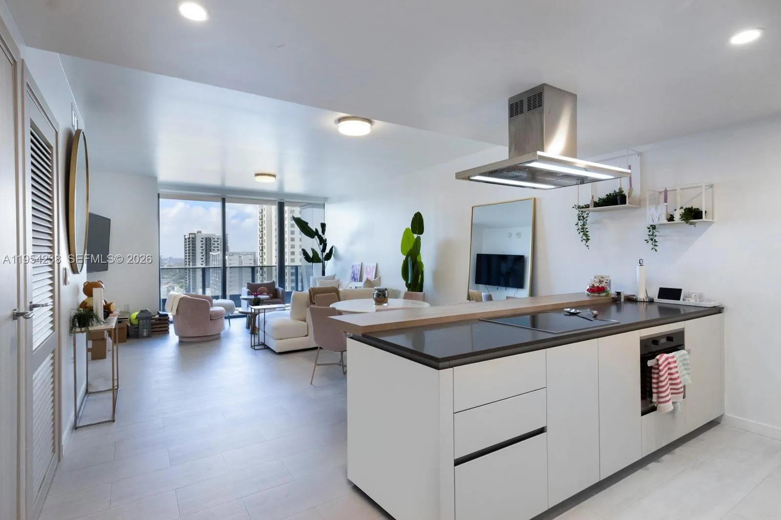 1000 Brickell Plz 2411, Miami, Florida 33131, Miami, Florida 33131, 1 Bedroom Bedrooms, ,1 BathroomBathrooms,Residential,For Sale,1000 Brickell Plz 2411, Miami, Florida 33131,A11954238