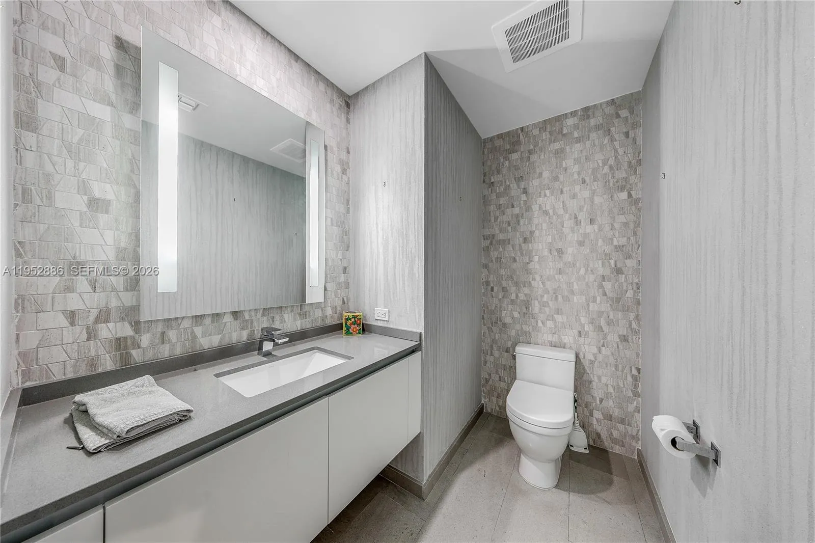 68 Se 6th St 3309, Miami, Florida 33131, Miami, Florida 33131, 2 Bedrooms Bedrooms, ,2 BathroomsBathrooms,Residential,For Sale,68 Se 6th St 3309, Miami, Florida 33131,A11952886