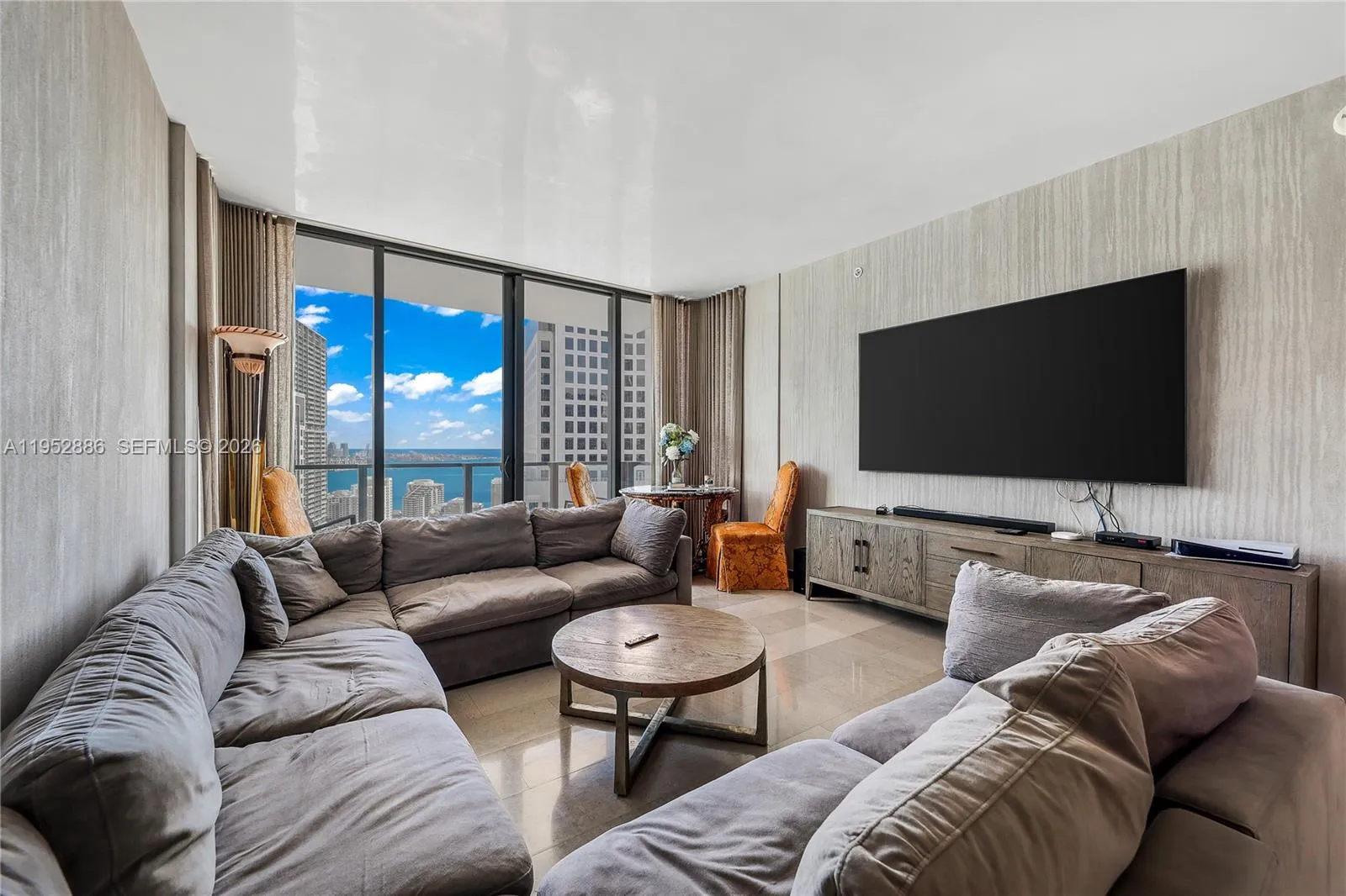 68 Se 6th St 3309, Miami, Florida 33131, Miami, Florida 33131, 2 Bedrooms Bedrooms, ,2 BathroomsBathrooms,Residential,For Sale,68 Se 6th St 3309, Miami, Florida 33131,A11952886