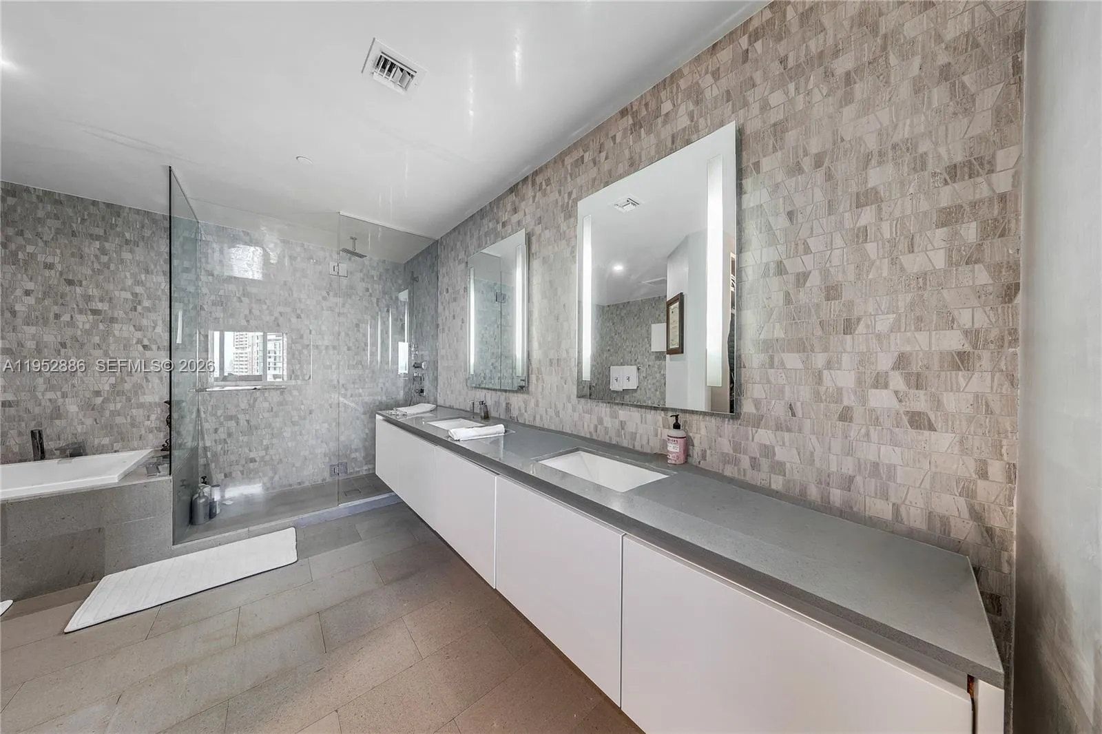 68 Se 6th St 3309, Miami, Florida 33131, Miami, Florida 33131, 2 Bedrooms Bedrooms, ,2 BathroomsBathrooms,Residential,For Sale,68 Se 6th St 3309, Miami, Florida 33131,A11952886