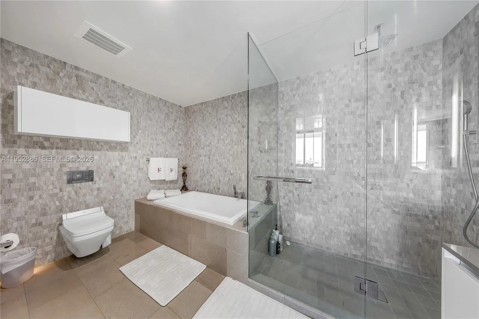 68 Se 6th St 3309, Miami, Florida 33131, Miami, Florida 33131, 2 Bedrooms Bedrooms, ,2 BathroomsBathrooms,Residential,For Sale,68 Se 6th St 3309, Miami, Florida 33131,A11952886