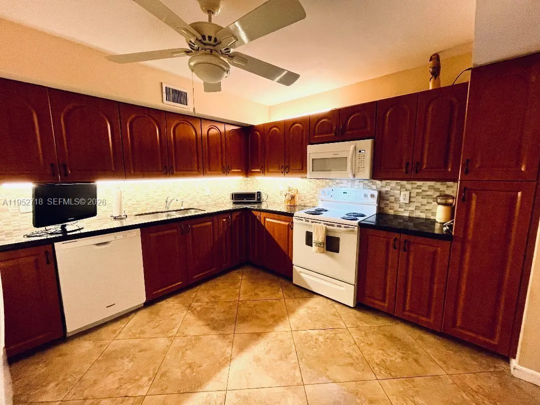 2806 N 46th Ave D537, Hollywood, Florida 33021, Hollywood, Florida 33021, 2 Bedrooms Bedrooms, ,2 BathroomsBathrooms,Residential,For Sale,2806 N 46th Ave D537, Hollywood, Florida 33021,A11952718