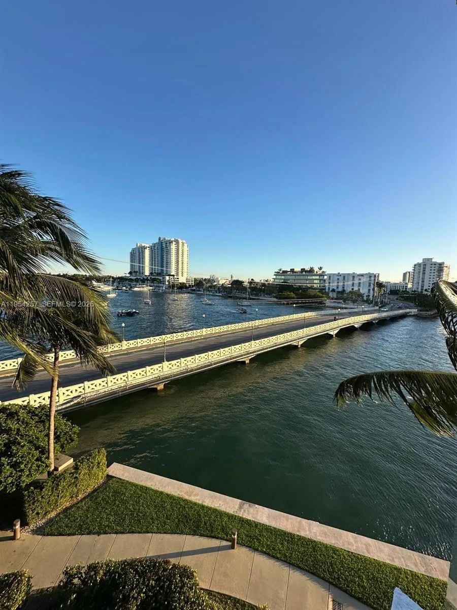 10 Venetian Way 404, Miami Beach, Florida 33139, Miami Beach, Florida 33139, 2 Bedrooms Bedrooms, ,2 BathroomsBathrooms,Residential Lease,For Rent,10 Venetian Way 404, Miami Beach, Florida 33139,A11954257