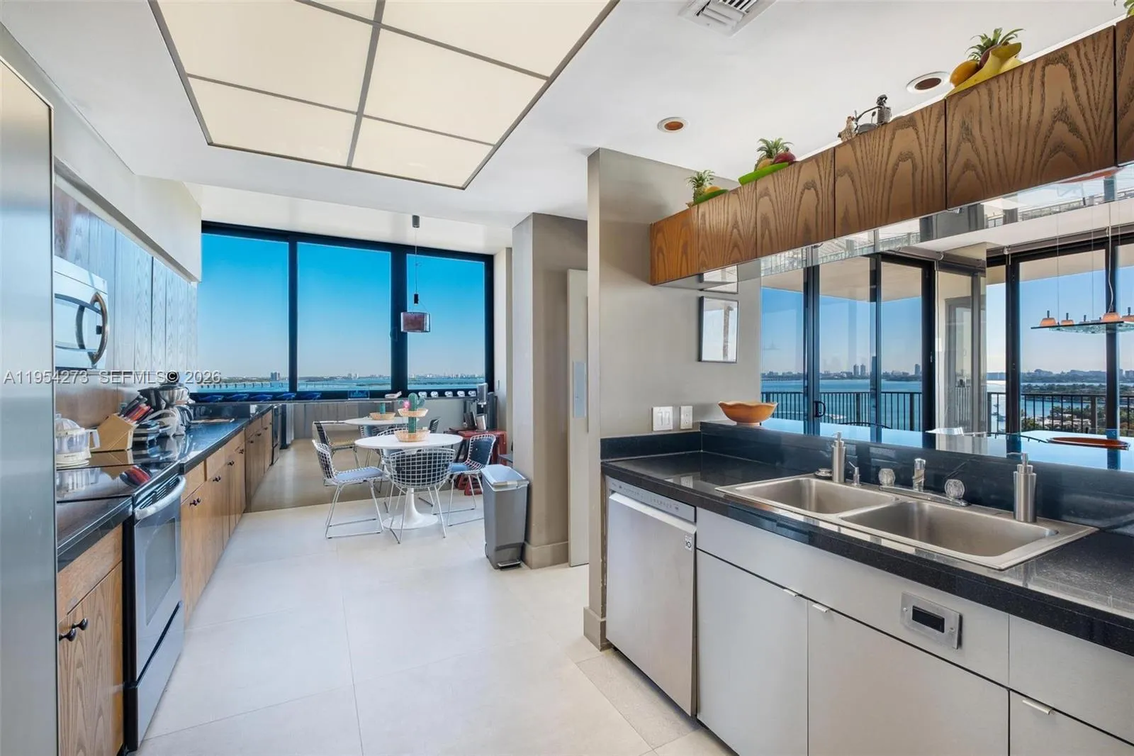 1000 Venetian Way 1501, Miami, Florida 33139, Miami, Florida 33139, 2 Bedrooms Bedrooms, ,2 BathroomsBathrooms,Residential Lease,For Rent,1000 Venetian Way 1501, Miami, Florida 33139,A11954273