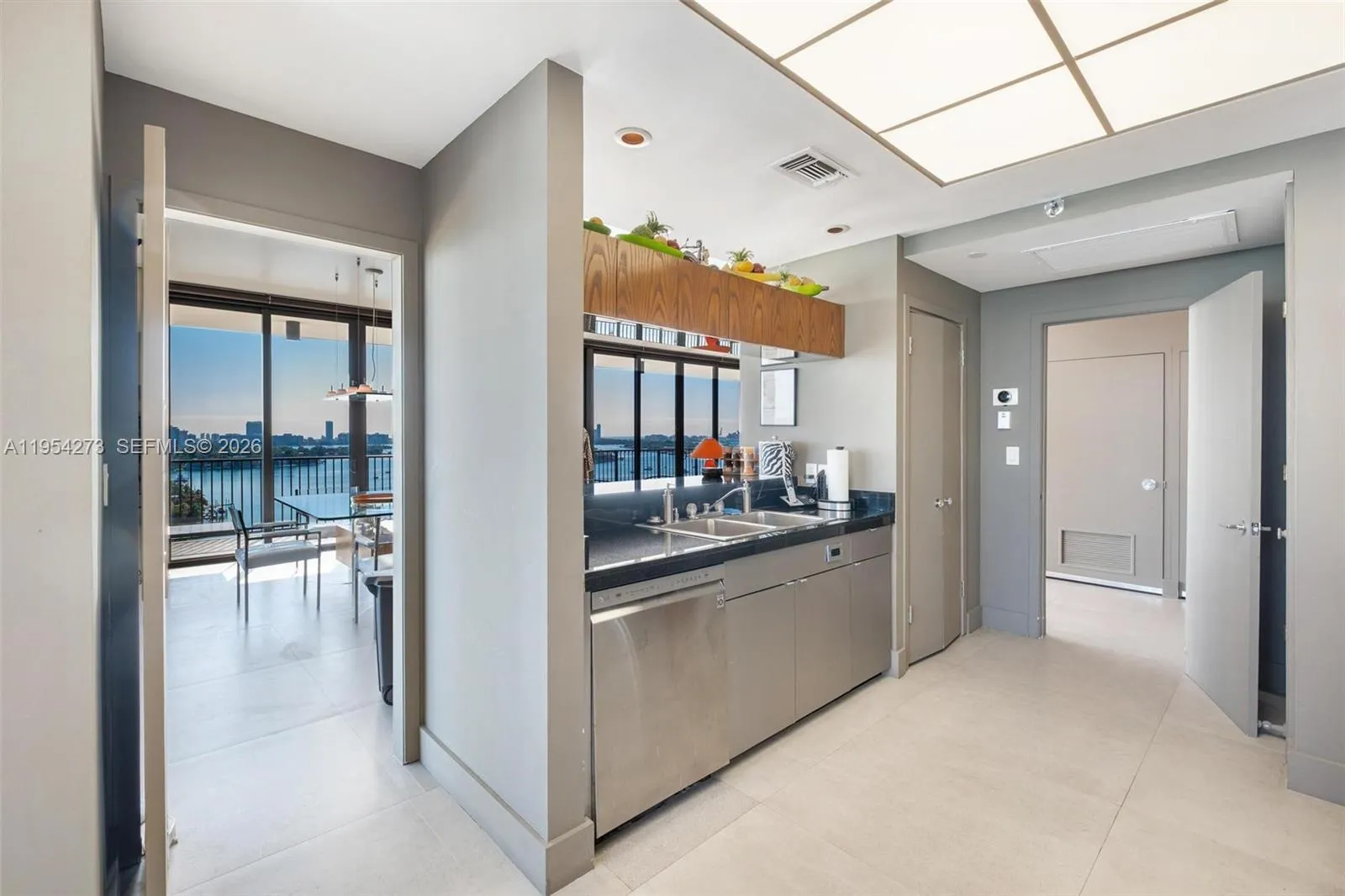 1000 Venetian Way 1501, Miami, Florida 33139, Miami, Florida 33139, 2 Bedrooms Bedrooms, ,2 BathroomsBathrooms,Residential Lease,For Rent,1000 Venetian Way 1501, Miami, Florida 33139,A11954273