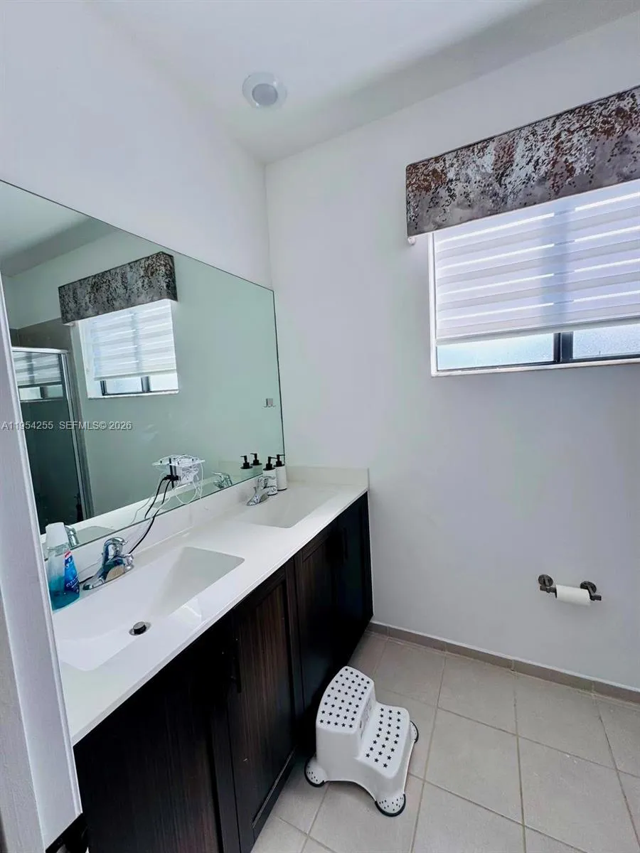 405 Ne 208th Ter 405, Miami, Florida 33179, Miami, Florida 33179, 3 Bedrooms Bedrooms, ,2 BathroomsBathrooms,Residential Lease,For Rent,405 Ne 208th Ter 405, Miami, Florida 33179,A11954255