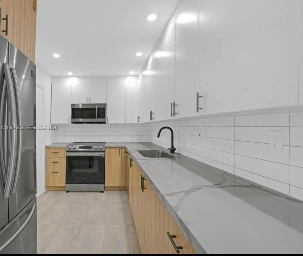 8315 Sw 72nd Ave 201b, Miami, Florida 33143, Miami, Florida 33143, 2 Bedrooms Bedrooms, ,2 BathroomsBathrooms,Residential Lease,For Rent,8315 Sw 72nd Ave 201b, Miami, Florida 33143,A11954358