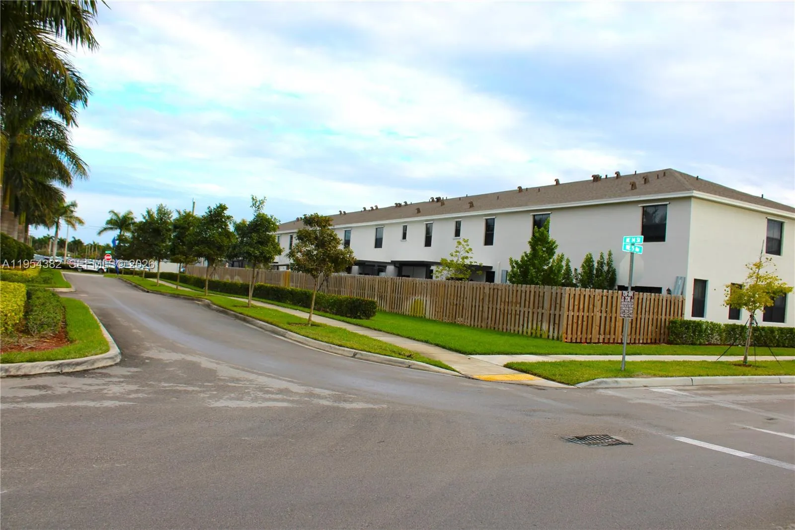 470 Ne 12th St, Florida City, Florida 33034, Florida City, Florida 33034, 3 Bedrooms Bedrooms, ,3 BathroomsBathrooms,Residential Lease,For Rent,470 Ne 12th St, Florida City, Florida 33034,A11954382