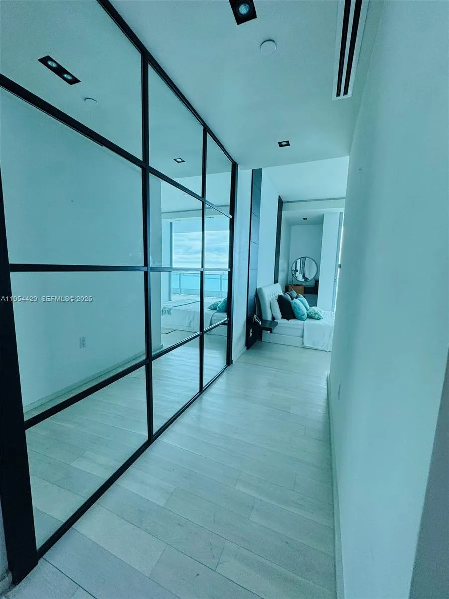 900 Biscayne Blvd 6207, Miami, Florida 33132, Miami, Florida 33132, 3 Bedrooms Bedrooms, ,4 BathroomsBathrooms,Residential,For Sale,900 Biscayne Blvd 6207, Miami, Florida 33132,A11954429