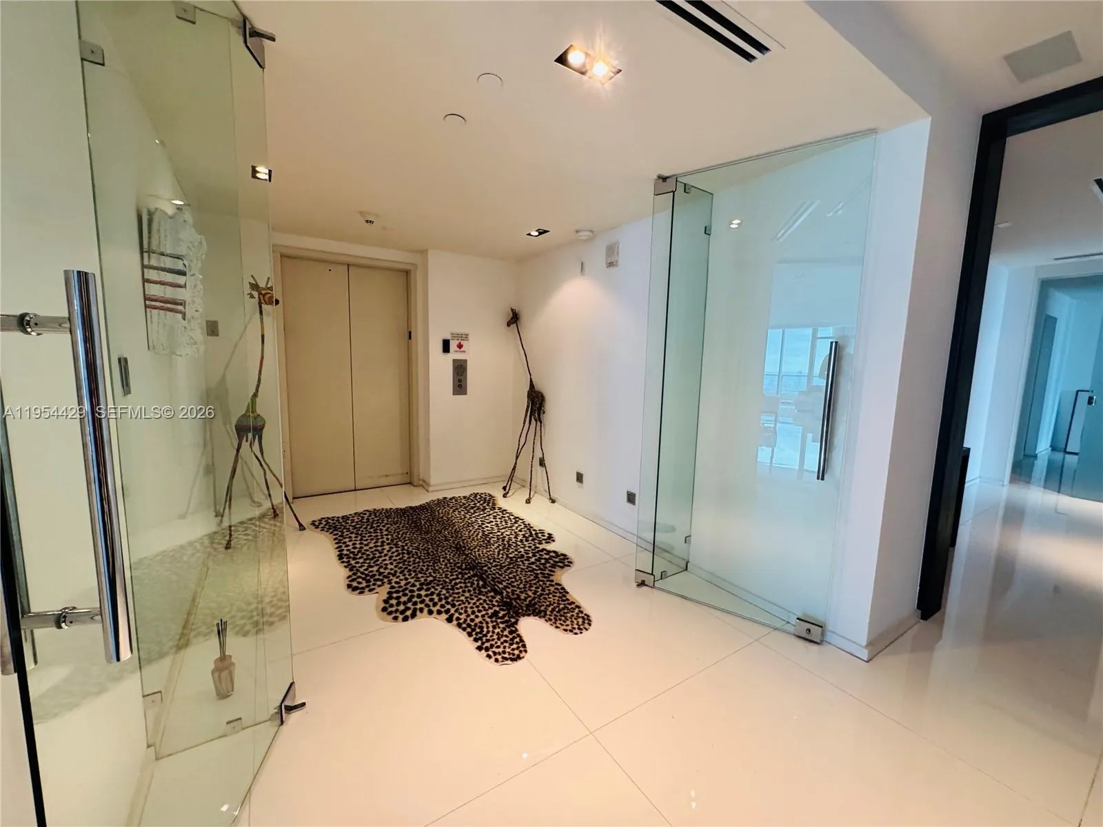 900 Biscayne Blvd 6207, Miami, Florida 33132, Miami, Florida 33132, 3 Bedrooms Bedrooms, ,4 BathroomsBathrooms,Residential,For Sale,900 Biscayne Blvd 6207, Miami, Florida 33132,A11954429