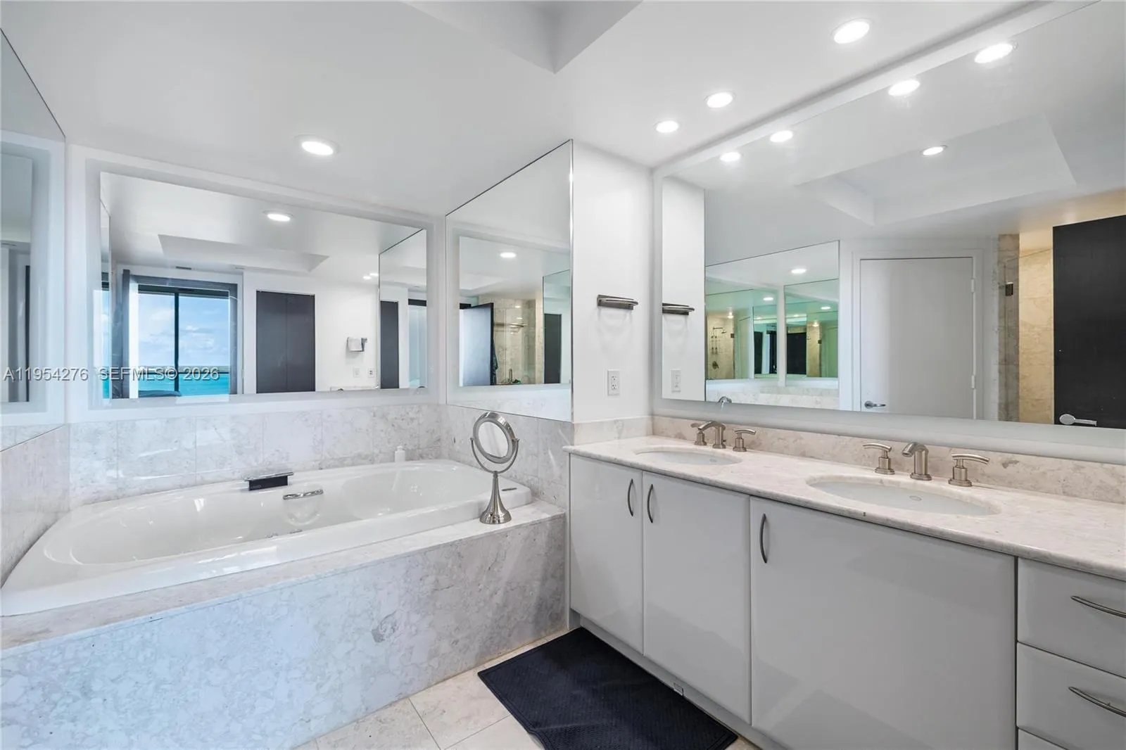 1331 Brickell Bay Dr 1703, Miami, Florida 33131, Miami, Florida 33131, 2 Bedrooms Bedrooms, ,3 BathroomsBathrooms,Residential,For Sale,1331 Brickell Bay Dr 1703, Miami, Florida 33131,A11954276