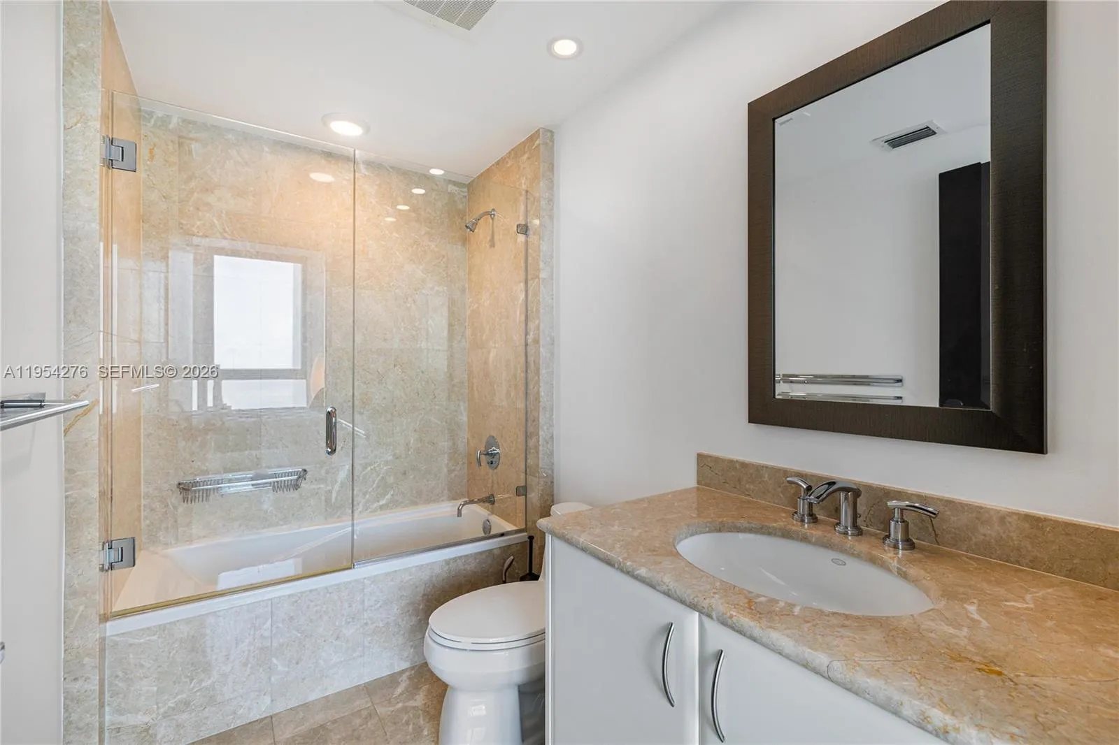 1331 Brickell Bay Dr 1703, Miami, Florida 33131, Miami, Florida 33131, 2 Bedrooms Bedrooms, ,3 BathroomsBathrooms,Residential,For Sale,1331 Brickell Bay Dr 1703, Miami, Florida 33131,A11954276