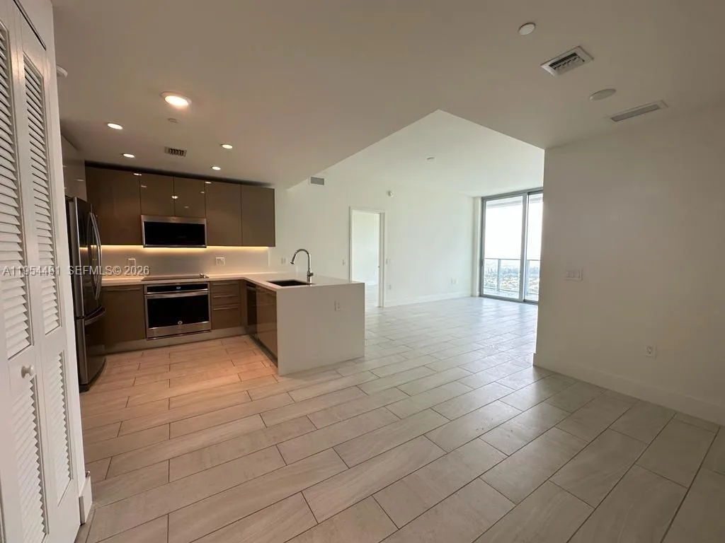 2000 Metropica Way 2511, Sunrise, Florida 33323, Sunrise, Florida 33323, 2 Bedrooms Bedrooms, ,2 BathroomsBathrooms,Residential Lease,For Rent,2000 Metropica Way 2511, Sunrise, Florida 33323,A11954481