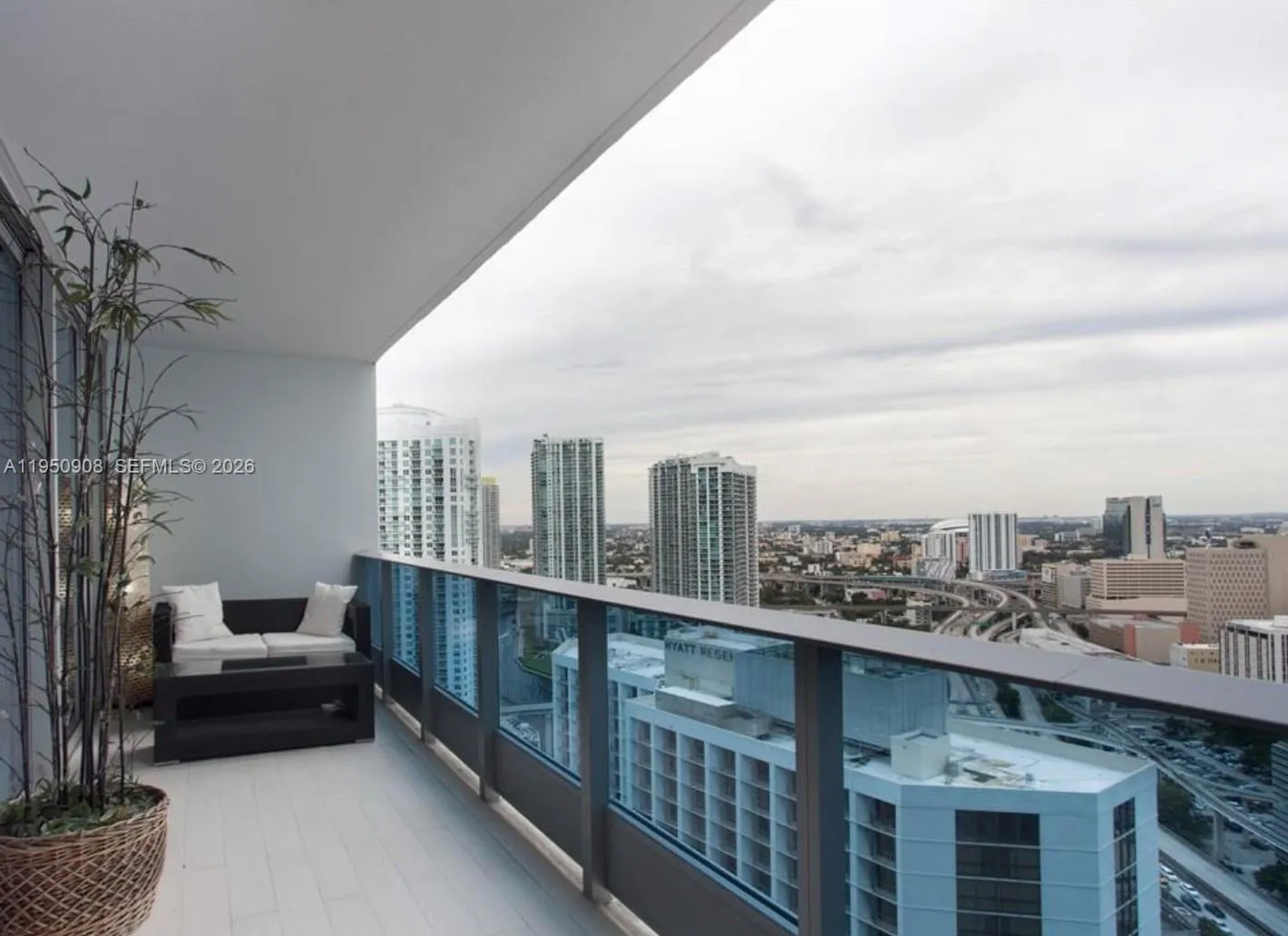 200 Biscayne Boulevard Way 3209, Miami, Florida 33, Miami, Florida 33131, 1 Bedroom Bedrooms, ,1 BathroomBathrooms,Residential,For Sale,200 Biscayne Boulevard Way 3209, Miami, Florida 33,A11950908