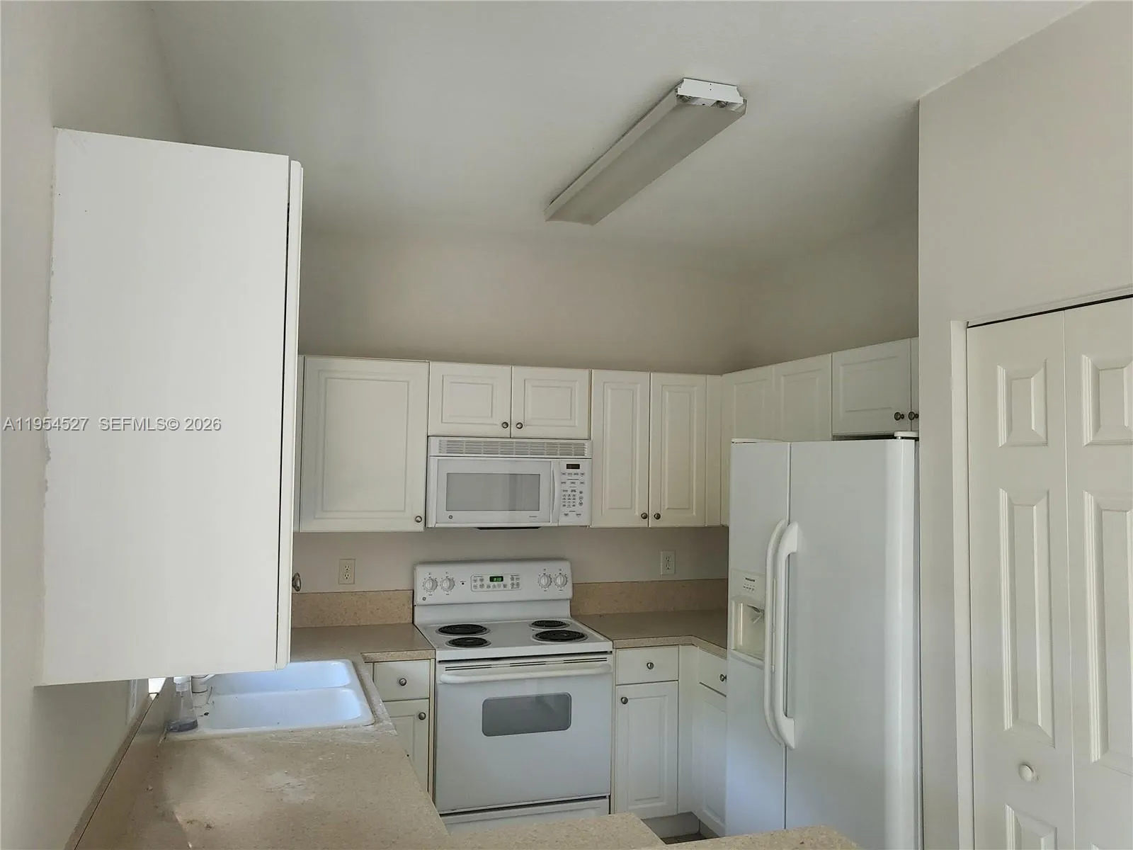 4125 Ne 24th Dr 4125, Homestead, Florida 33033, Homestead, Florida 33033, 3 Bedrooms Bedrooms, ,2 BathroomsBathrooms,Residential Lease,For Rent,4125 Ne 24th Dr 4125, Homestead, Florida 33033,A11954527