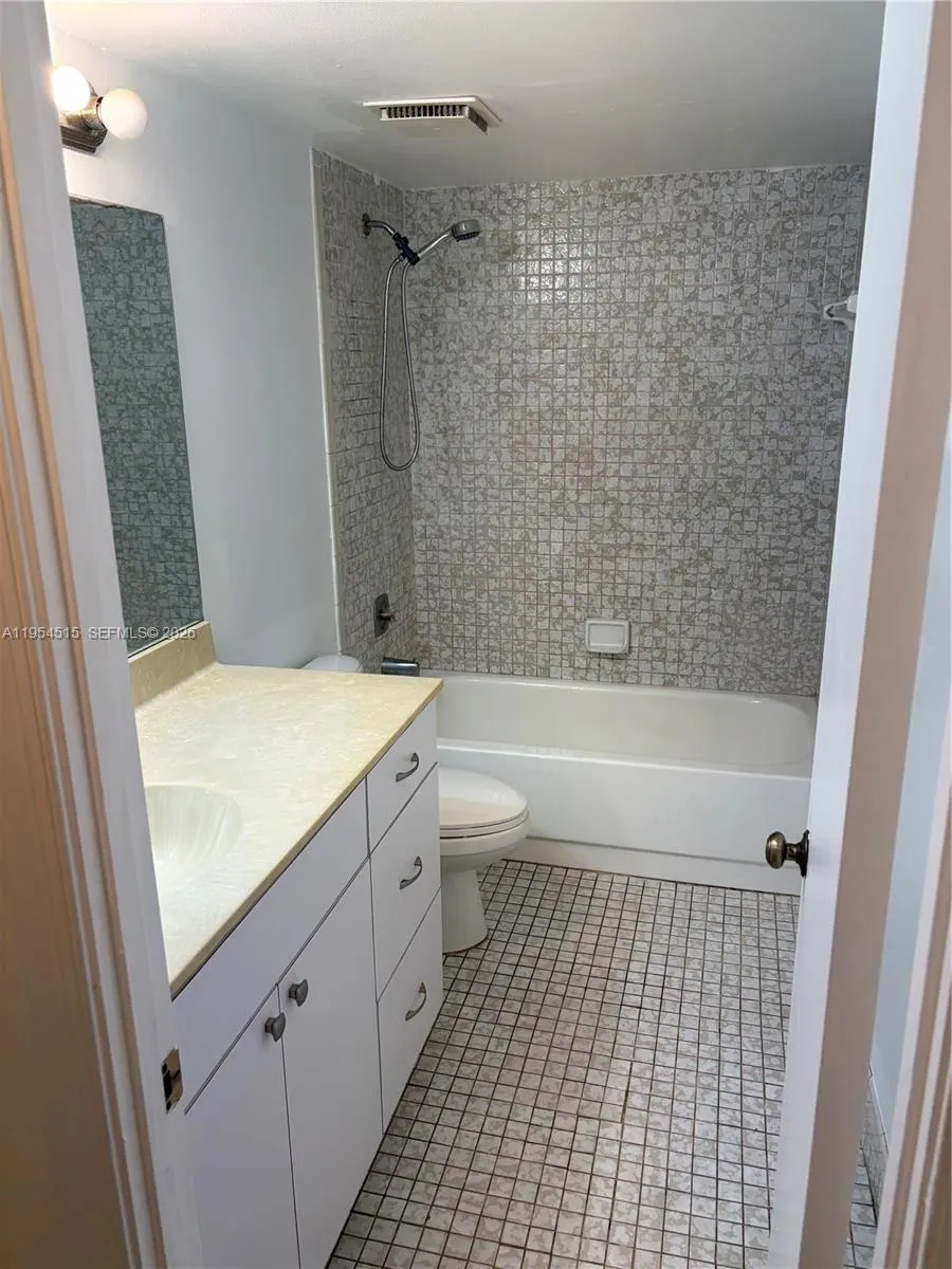 6800 Cypress Rd 111, Plantation, Florida 33317, Plantation, Florida 33317, 2 Bedrooms Bedrooms, ,2 BathroomsBathrooms,Residential Lease,For Rent,6800 Cypress Rd 111, Plantation, Florida 33317,A11954515
