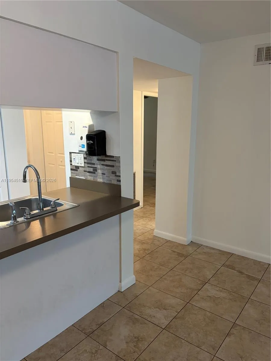 6800 Cypress Rd 111, Plantation, Florida 33317, Plantation, Florida 33317, 2 Bedrooms Bedrooms, ,2 BathroomsBathrooms,Residential Lease,For Rent,6800 Cypress Rd 111, Plantation, Florida 33317,A11954515