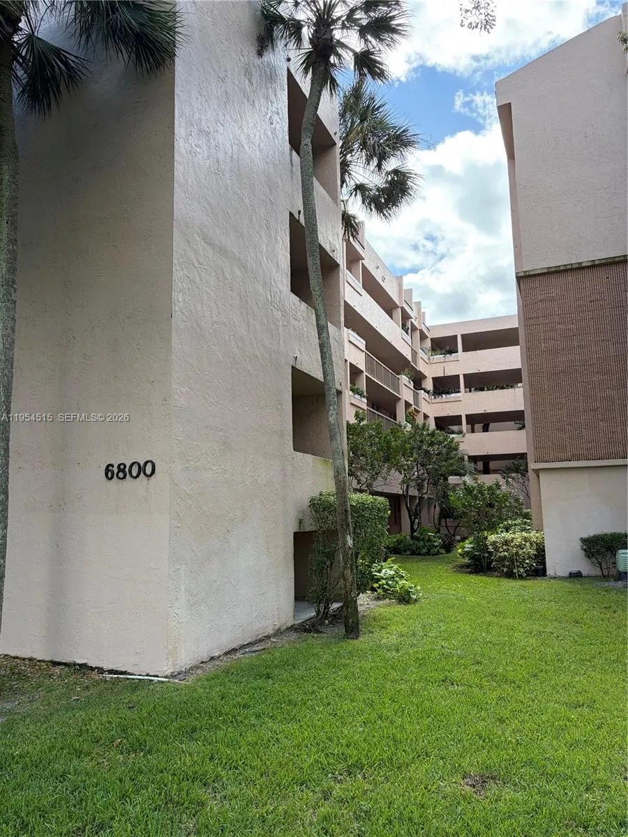 6800 Cypress Rd 111, Plantation, Florida 33317, Plantation, Florida 33317, 2 Bedrooms Bedrooms, ,2 BathroomsBathrooms,Residential Lease,For Rent,6800 Cypress Rd 111, Plantation, Florida 33317,A11954515