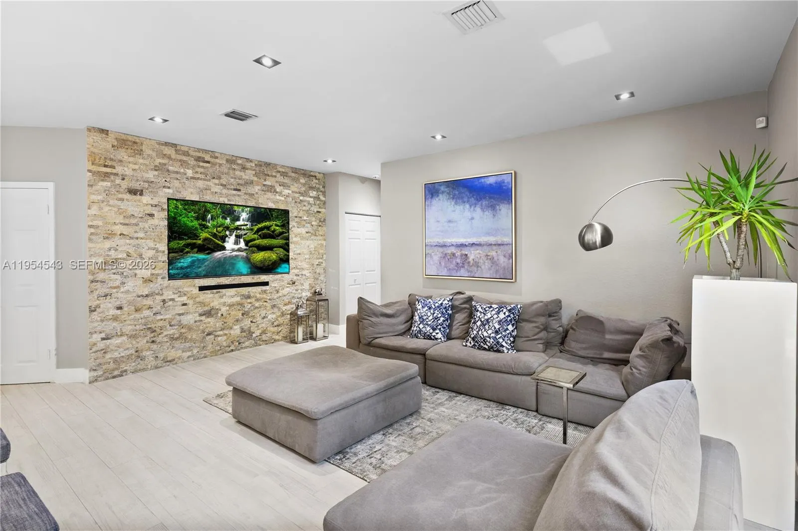 5869 Nw 112th Ct, Doral, Florida 33178, Doral, Florida 33178, 5 Bedrooms Bedrooms, ,3 BathroomsBathrooms,Residential,For Sale,5869 Nw 112th Ct, Doral, Florida 33178,A11954543