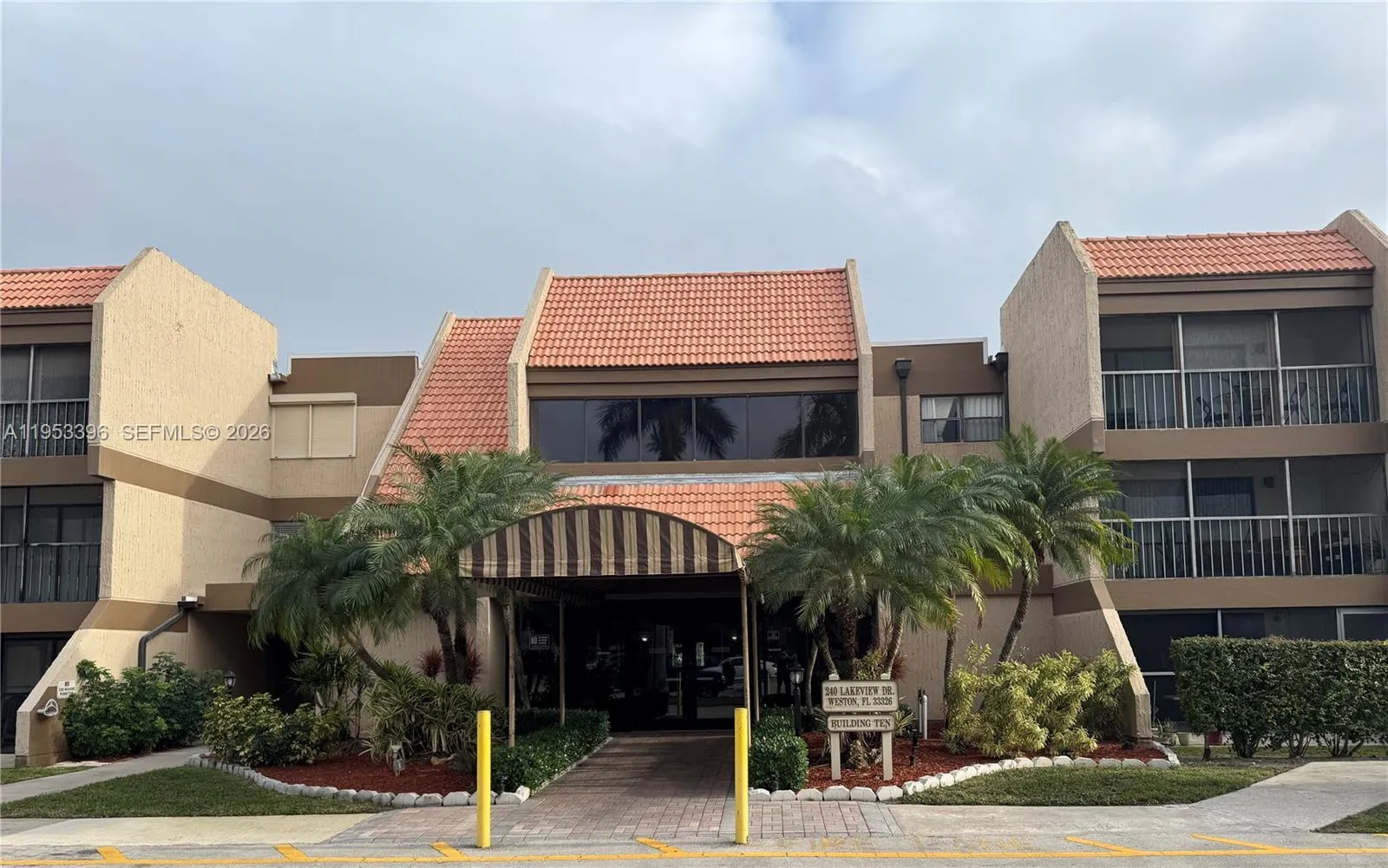240 Lakeview Dr 308, Weston, Florida 33326, Weston, Florida 33326, 2 Bedrooms Bedrooms, ,2 BathroomsBathrooms,Residential,For Sale,240 Lakeview Dr 308, Weston, Florida 33326,A11953396